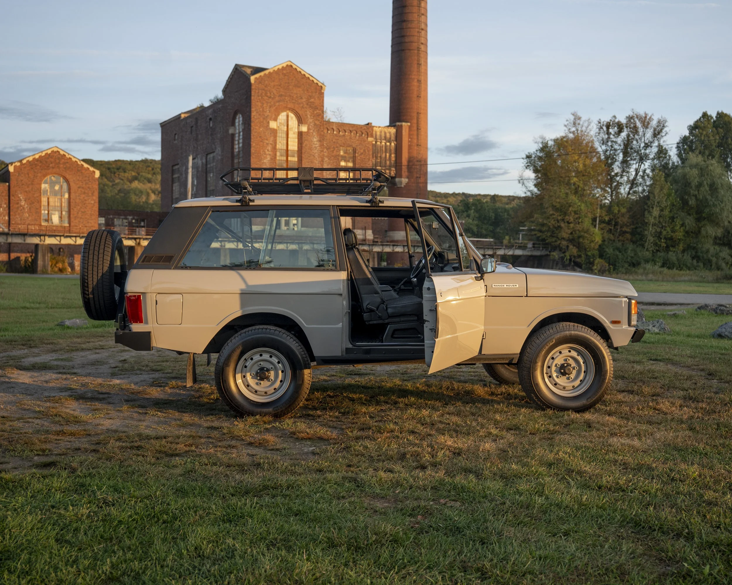 1988LandRoverRangeRoverClassic_Grey_34.JPG