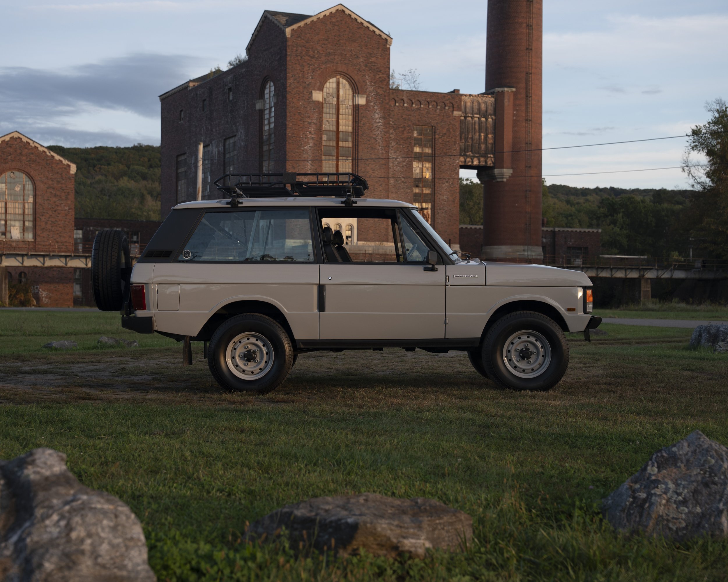1988LandRoverRangeRoverClassic_Grey_14.JPG