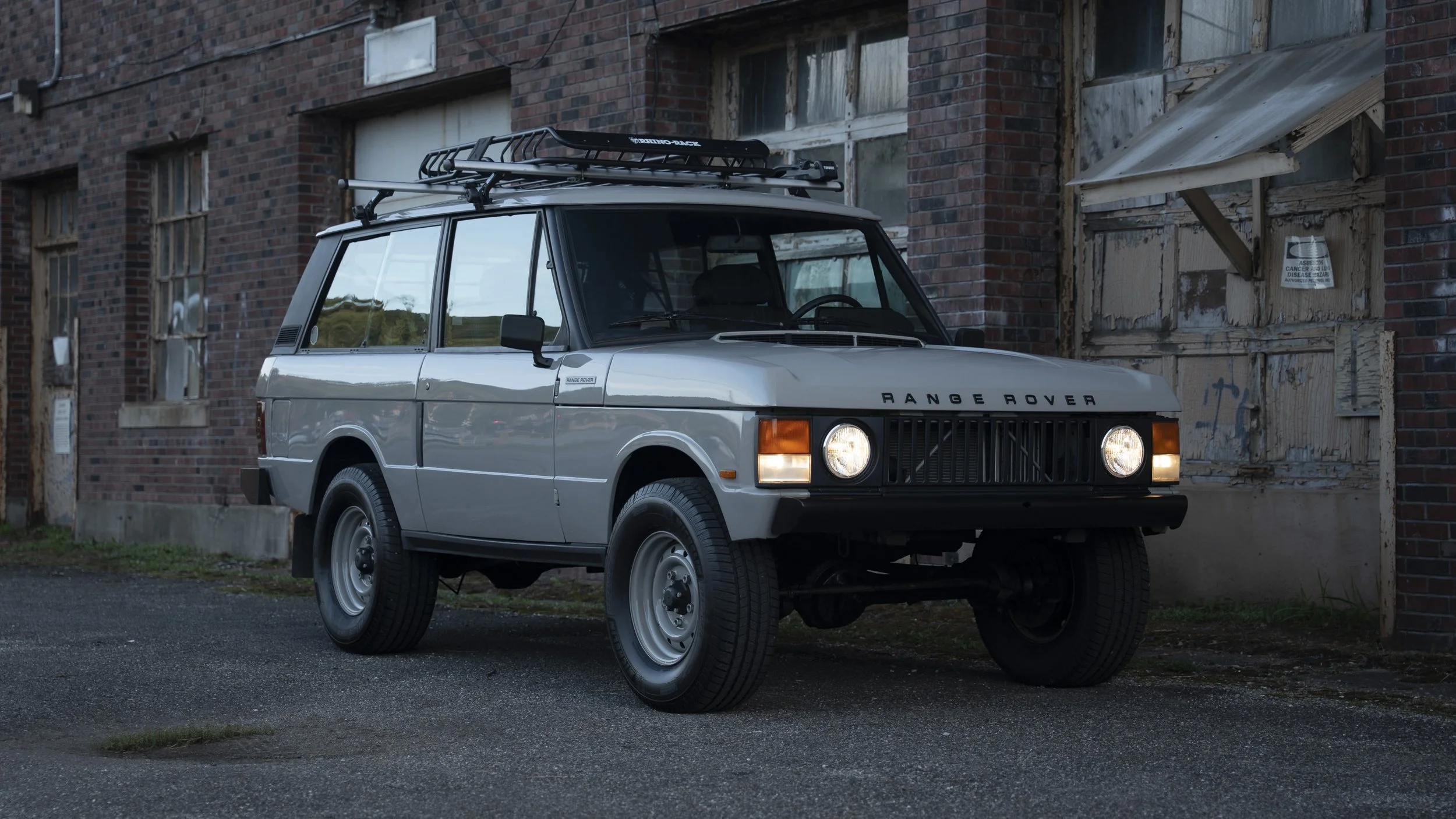 1988LandRoverRangeRoverClassic_Grey_2.JPG
