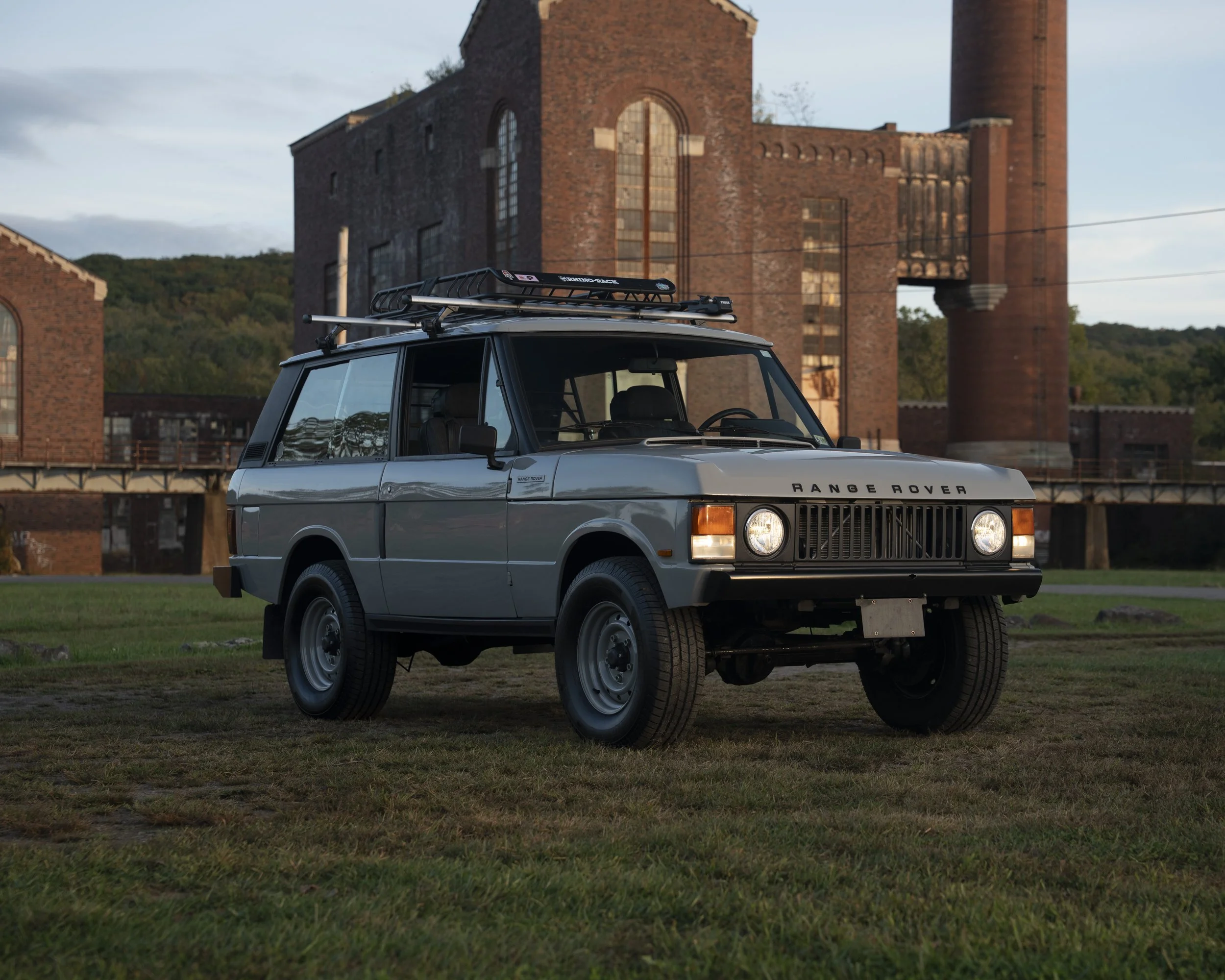 1988LandRoverRangeRoverClassic_Grey_10.JPG