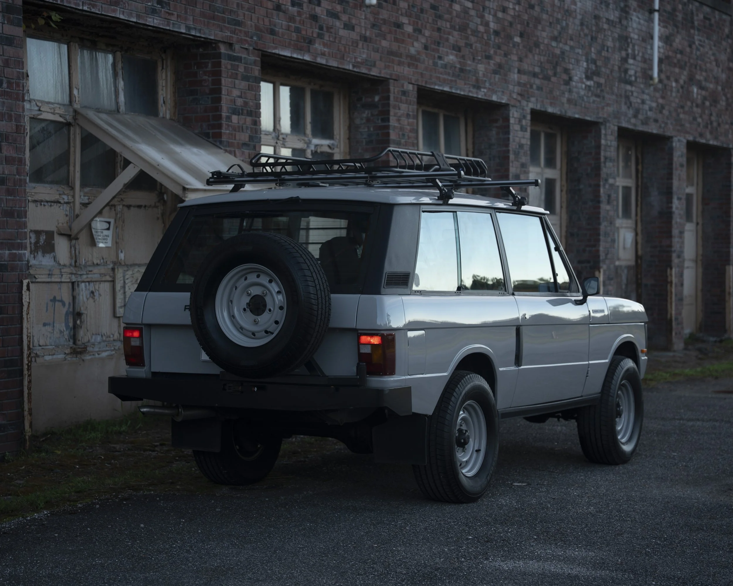 1988LandRoverRangeRoverClassic_Grey_4.JPG