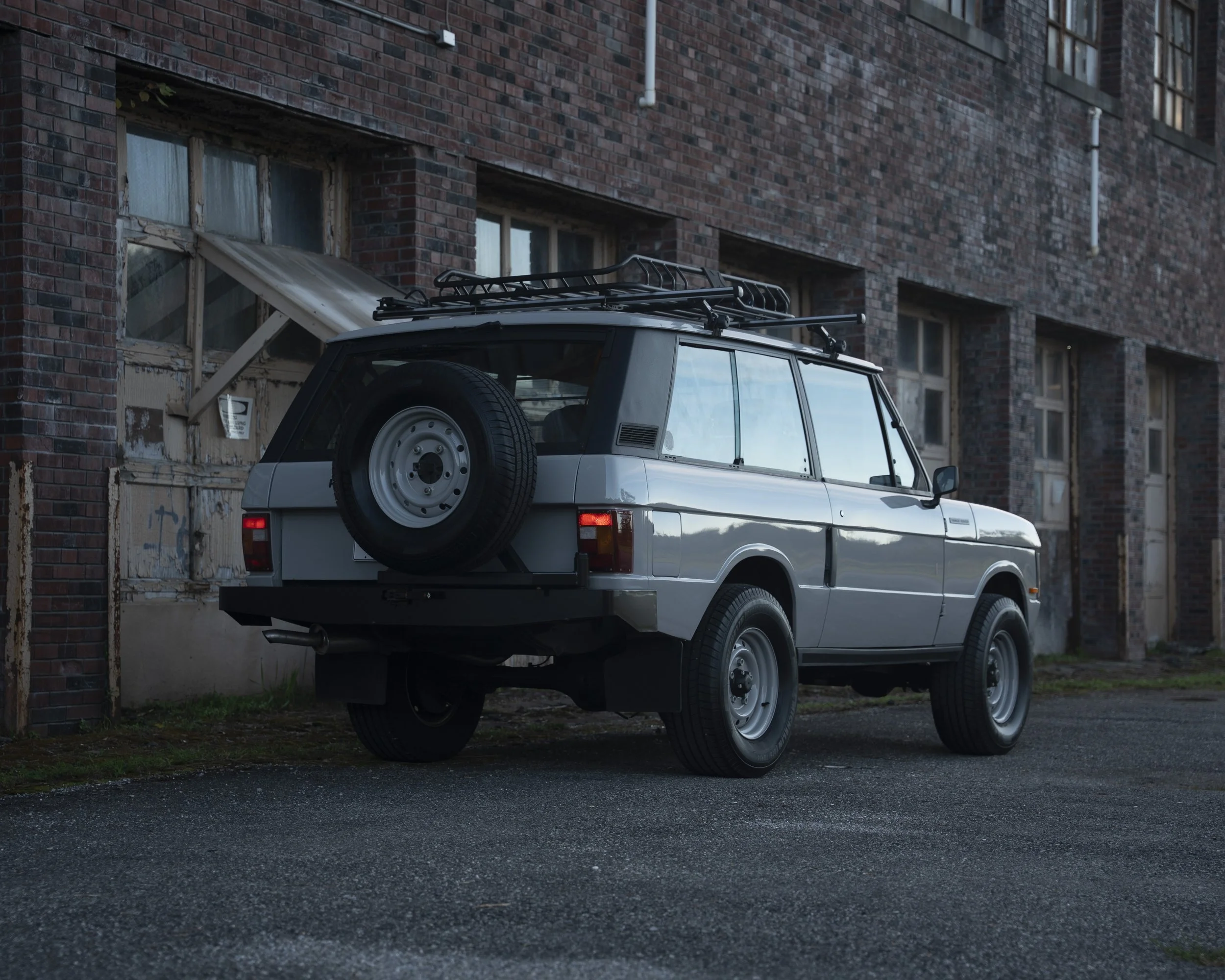 1988LandRoverRangeRoverClassic_Grey_3.JPG
