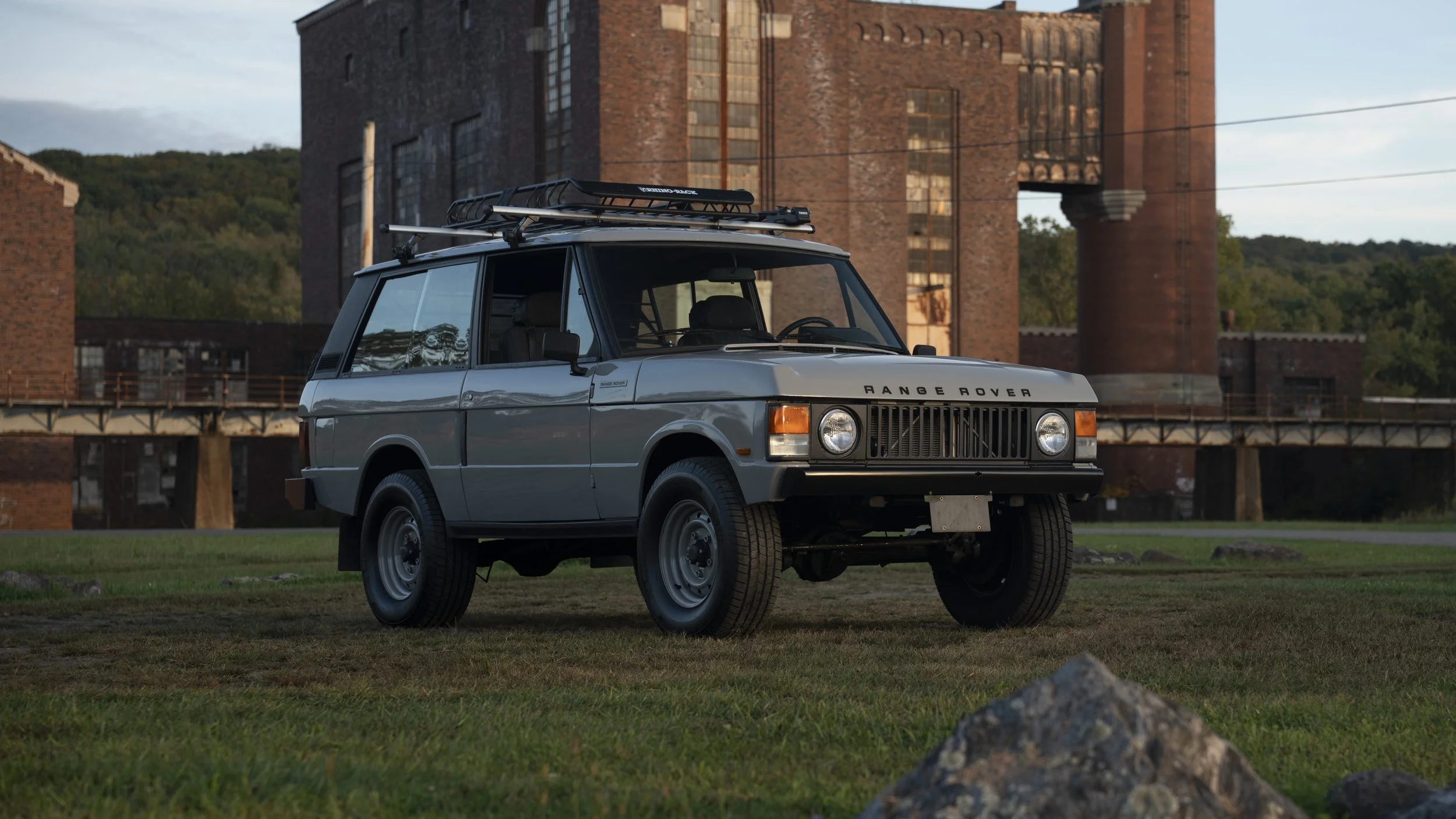 1988LandRoverRangeRoverClassic_Grey_5.JPG