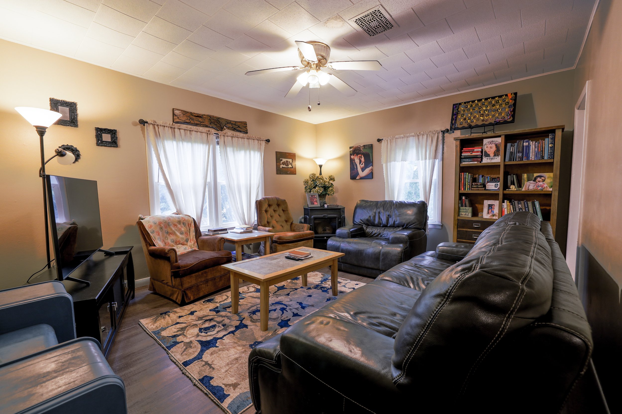 Living Room 1.jpg