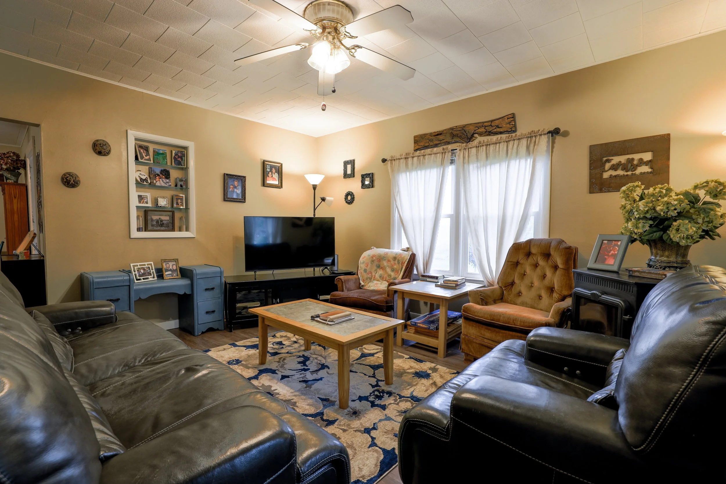 Living Room 2.jpg