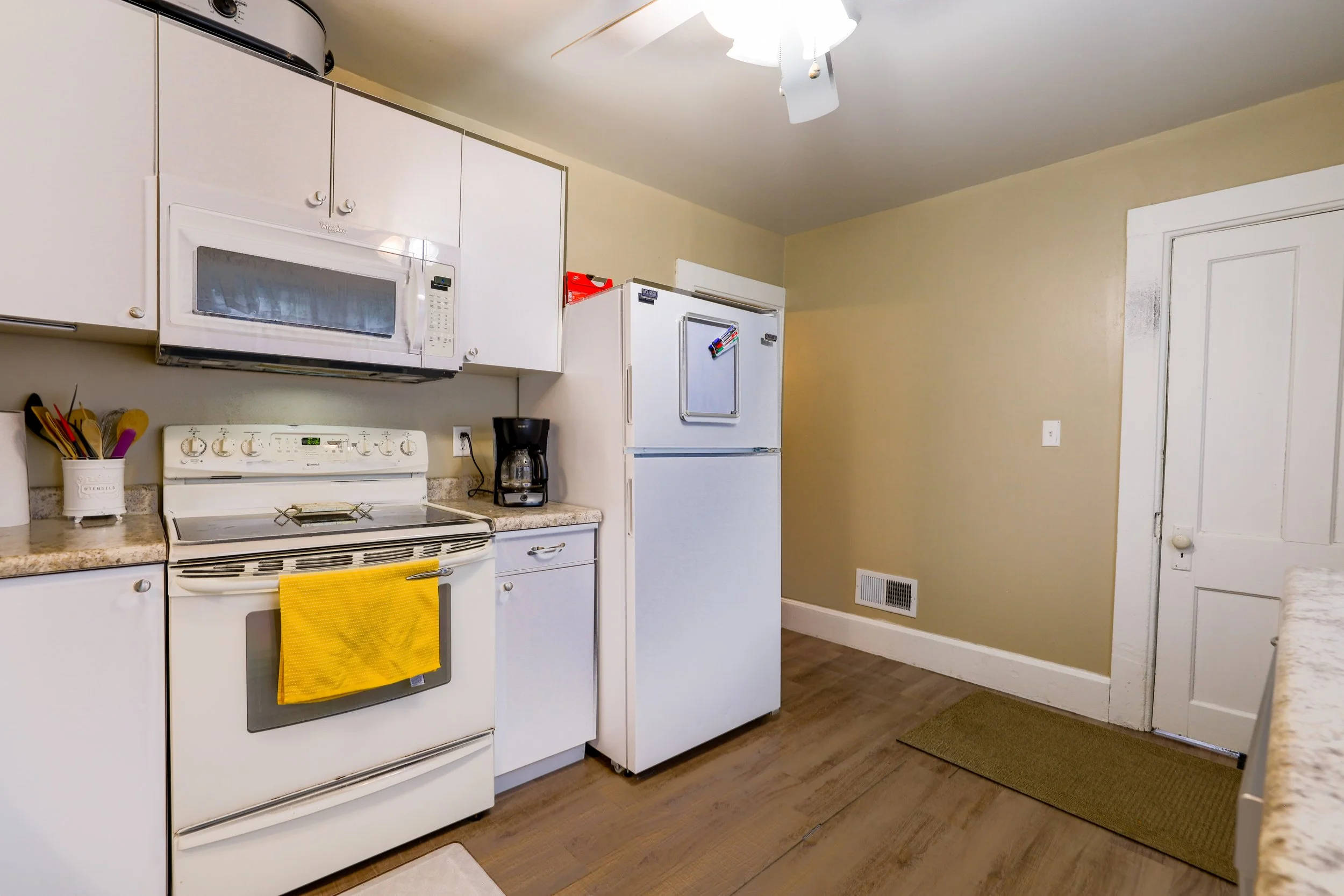 Kitchen towards dining room.jpg
