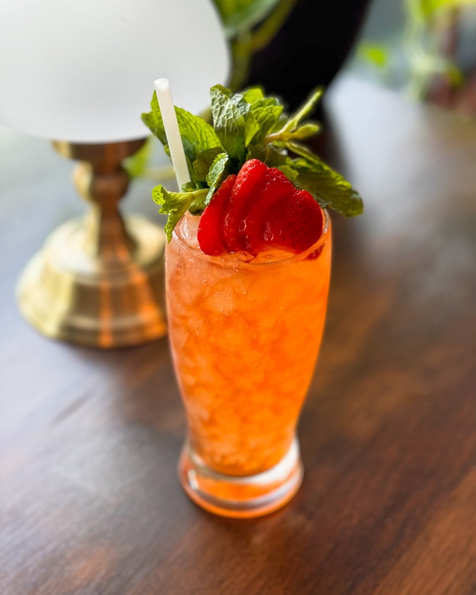 STARDUST MEMORIES
sherry, vermouth, red rice rum,
strawberry, lemon, bitters