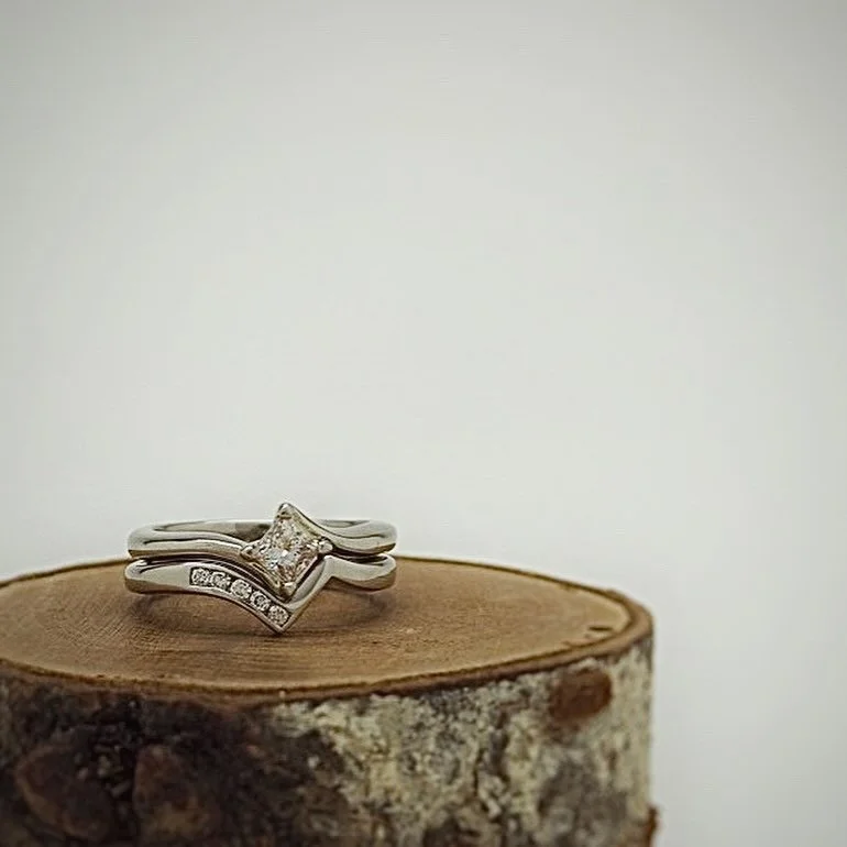 When looking through some past work for my 10 year anniversary exhibition I found these photos that had been stuck on my camera for a LOOONG time! Thought it was about time I shared them 💍😍 I loved creating this platinum & diamond engagement an