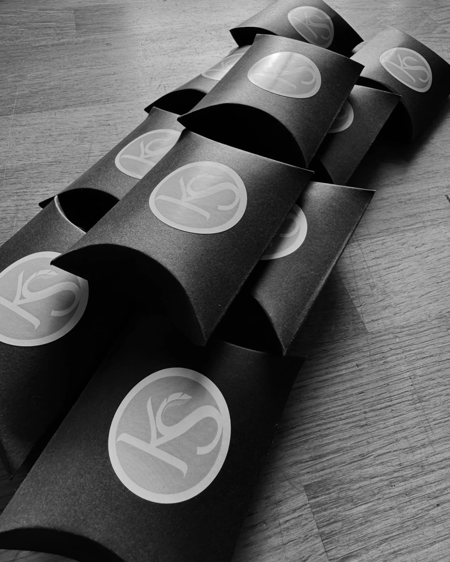 GOODIE BAGS 🙌🙌🙌
I have 10 goodie bags with 10 goodies in them up for grabs, including a piece of Kirsty Stewart Jewellery 😱🥳 (don’t say I’m not good to you)! 😉💍
Want to get your hands on one?! There will be 5 available on Saturda