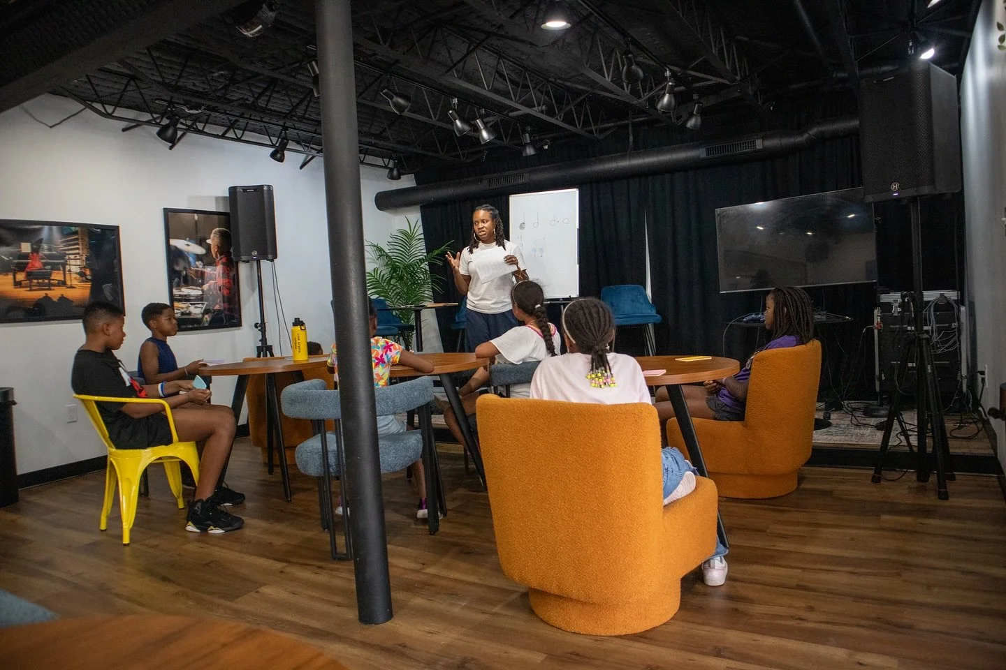 Would Your Child Benefit from Group Music Classes?
At Resonate Baltimore, we&rsquo;ve been thinking &mdash; why should collaborative music experiences only happen in the summer?
We&rsquo;re exploring group classes during the school year, and here&rsq