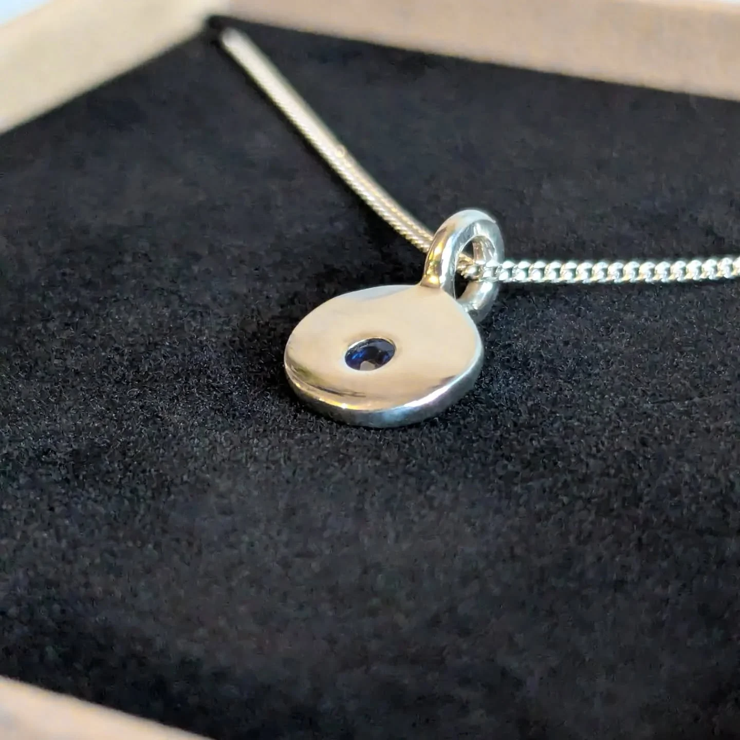 There's lots of new shiny things on my website 🌟

I've finally found some time to put my most recent makes on my website. Lots of rings and some necklaces too. I'm also in the middle of making a few earrings too! 

#sapphirejewellery #gemstonerings 