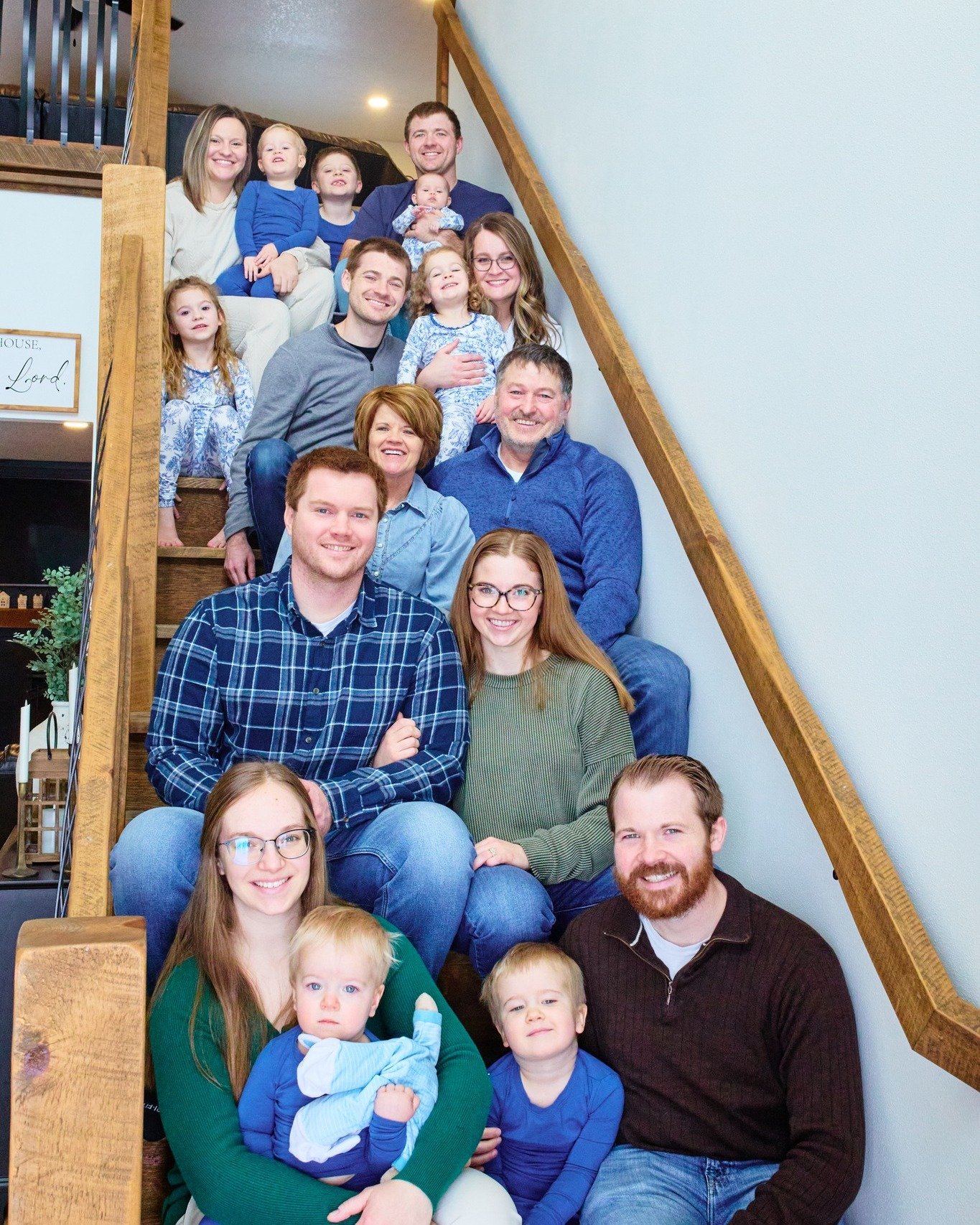 Enough room on the stairs for the Greenmyer family! 🩶

#midwestphotographer #NorthDakota #northdakotafamilyphotographer #familyphotos #ndfamilyphotographer #northdakotaphotographer #midwestfamilyphotographer
