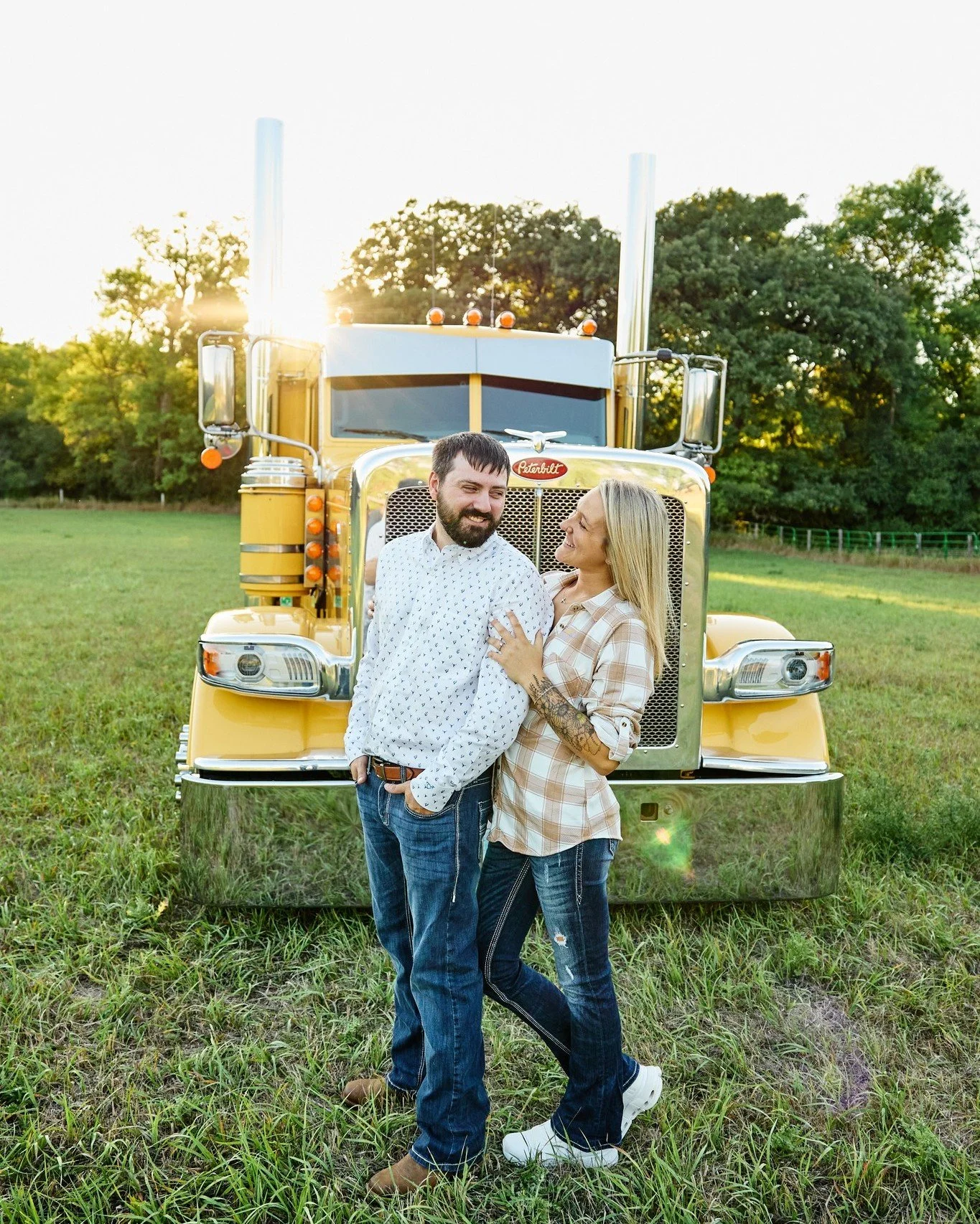 This couple shines brighter than the chrome 💛💍

@itskyllea and Mike Olson engagement session