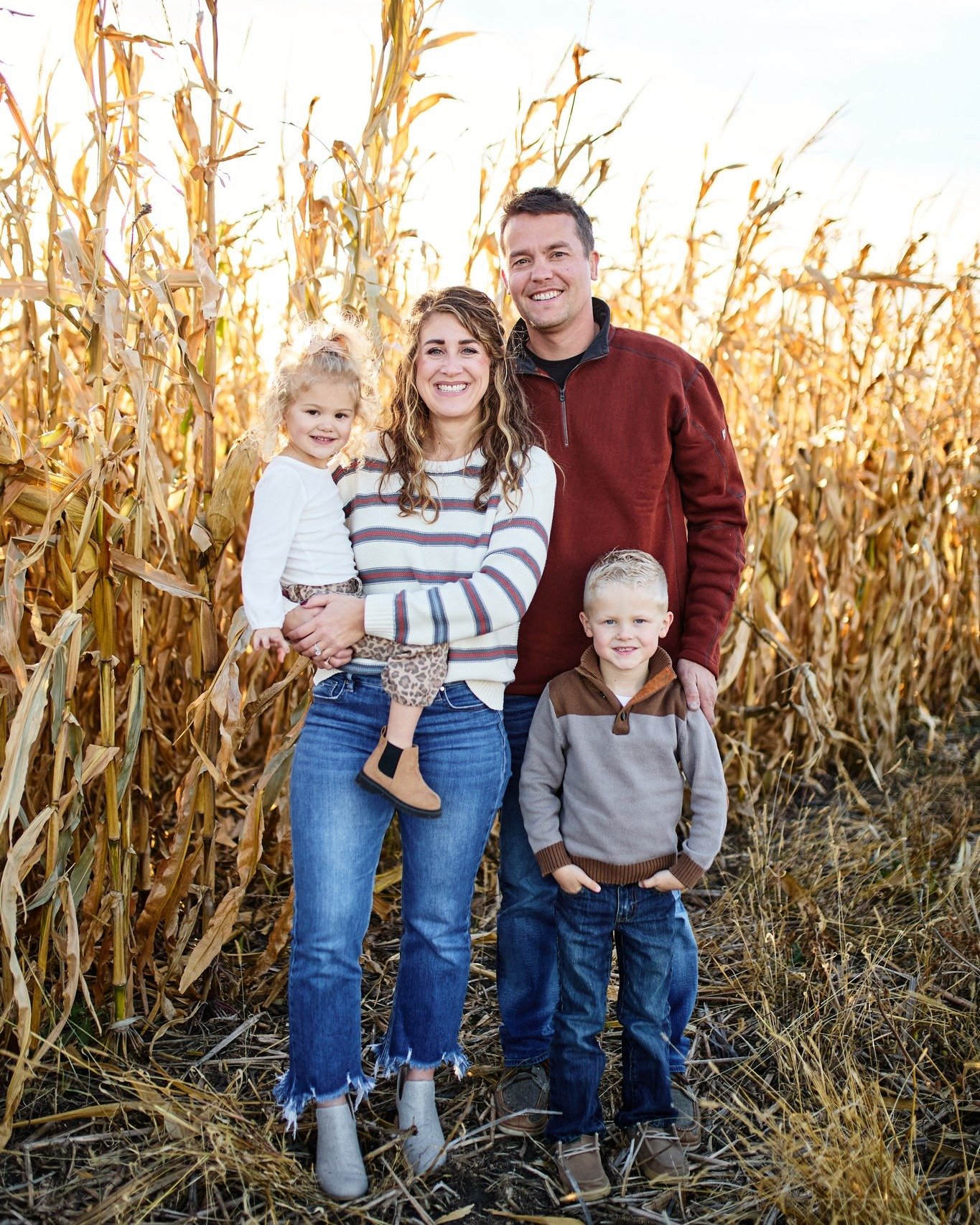 The Austin McLaen Family 🍂

#northdakotafamilyphotograpgher #NorthDakota #midwestfamilyphotographer #familyphotography