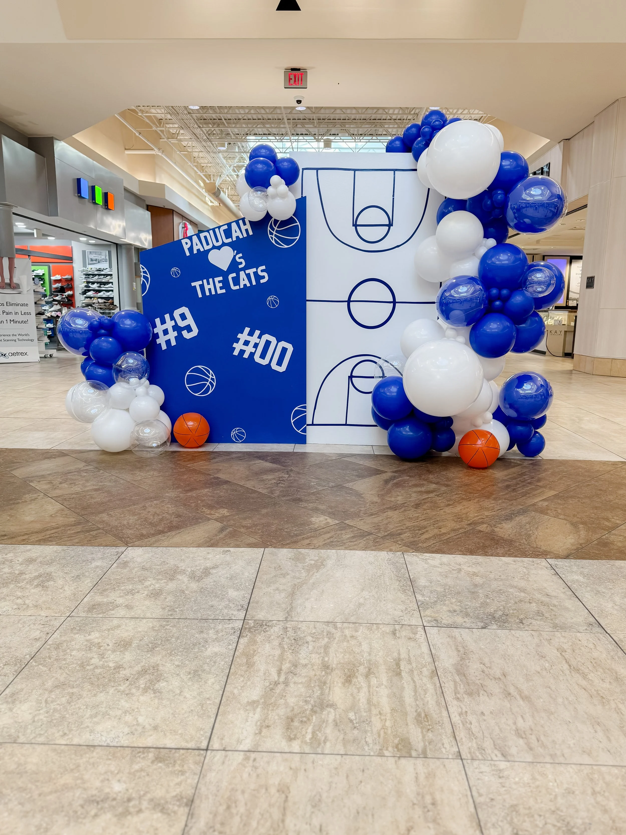 Kentucky Oaks Mall Balloons