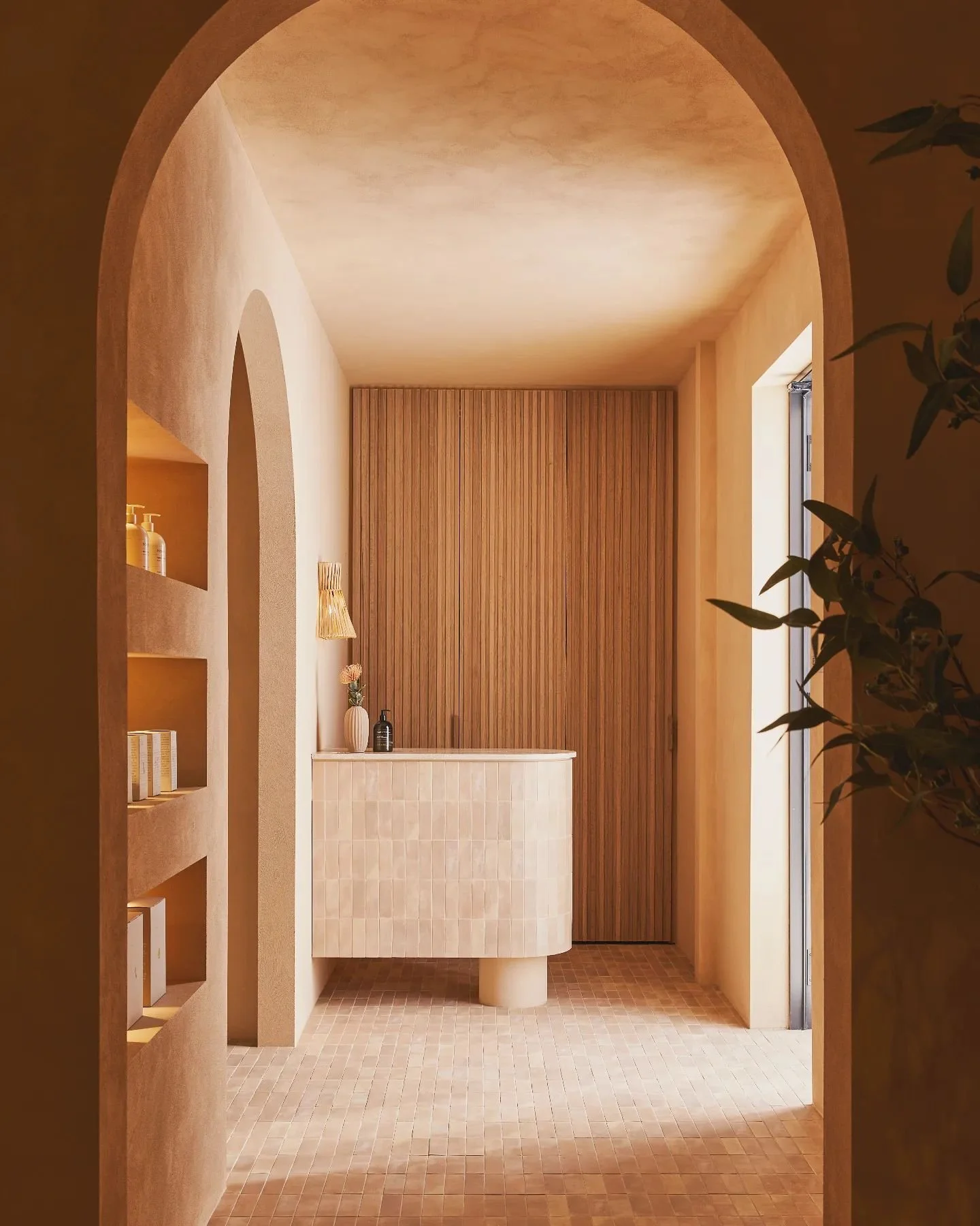 Project | Jila Wellness 

A calm and familiar space which feels like the morning sun gently shining on your face whilst creating an immersive experience in a sanctuary for the body, mind and soul 🙌🏻🧡

Design | @mooikin_designstudio

Build | @kubow