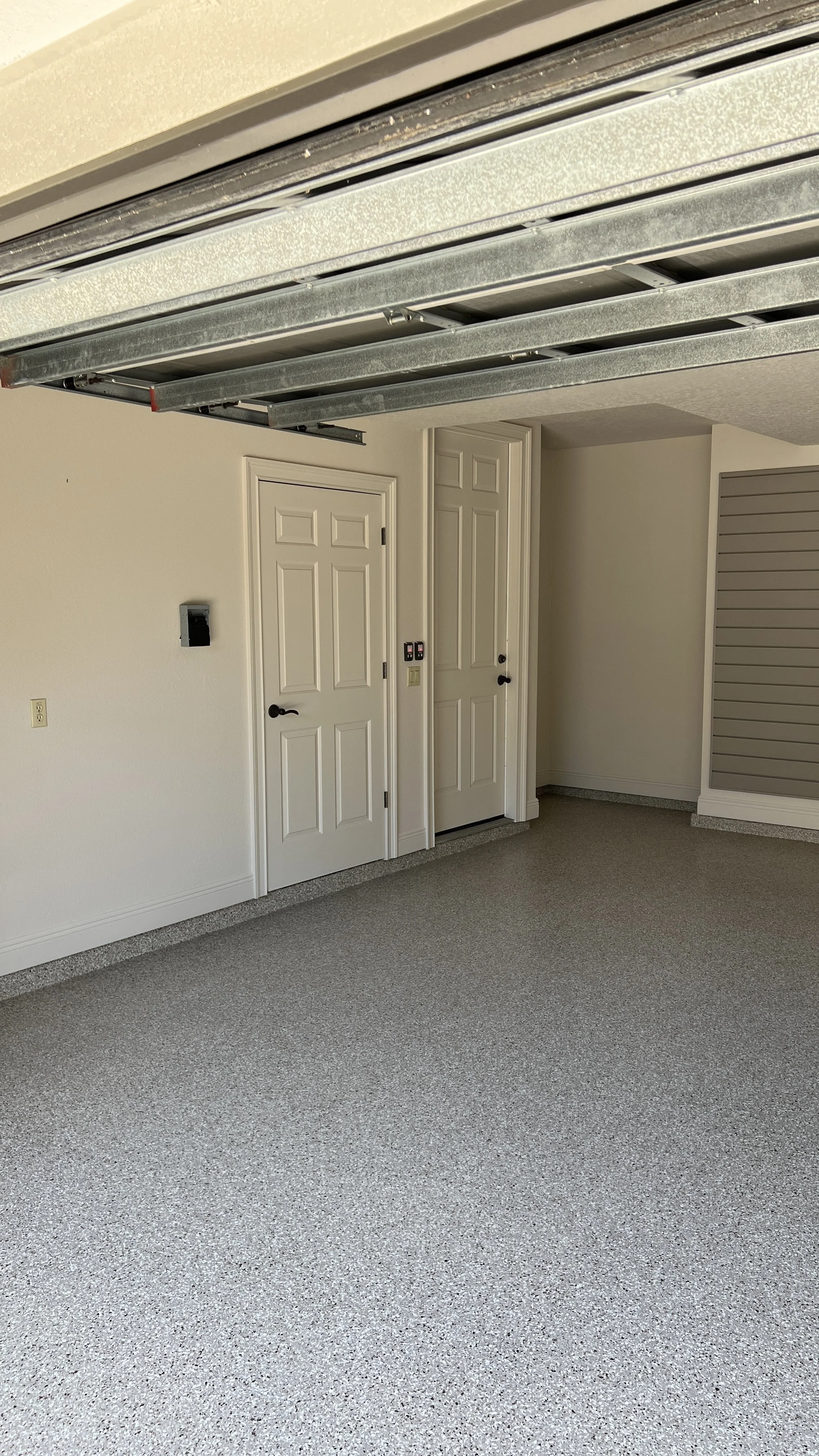 WallPainting_EpoxyFloor_Slatwalls.JPG