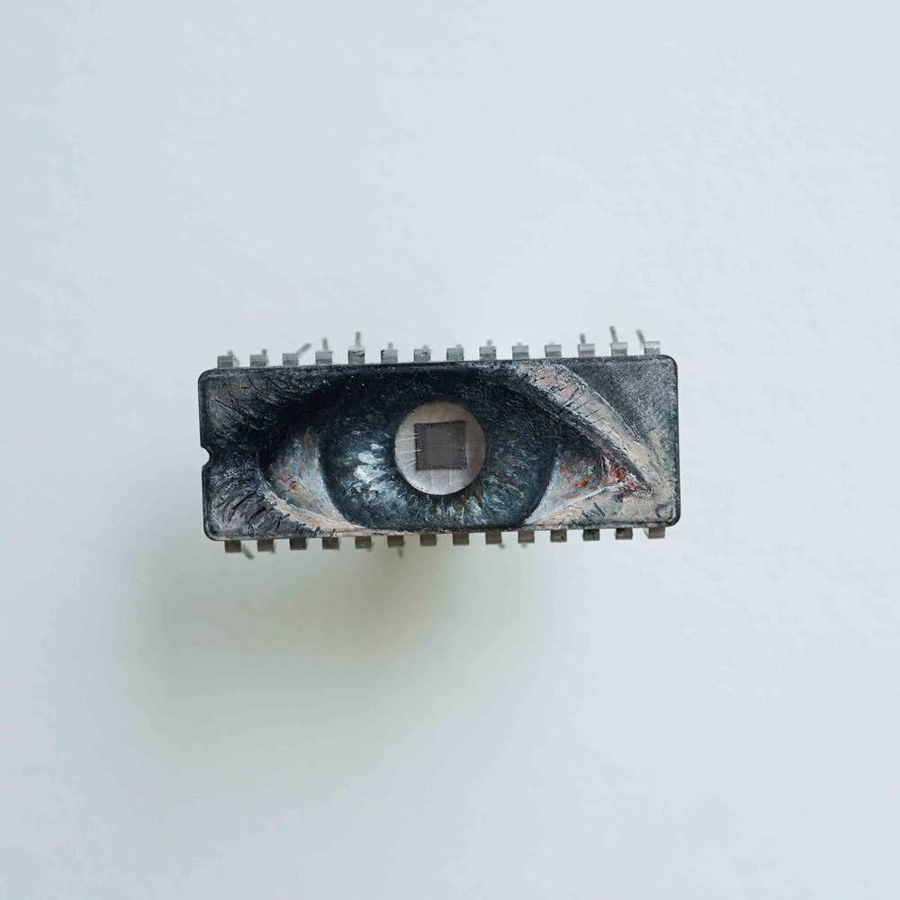 YZ_Eye-in-eye_Small.jpeg