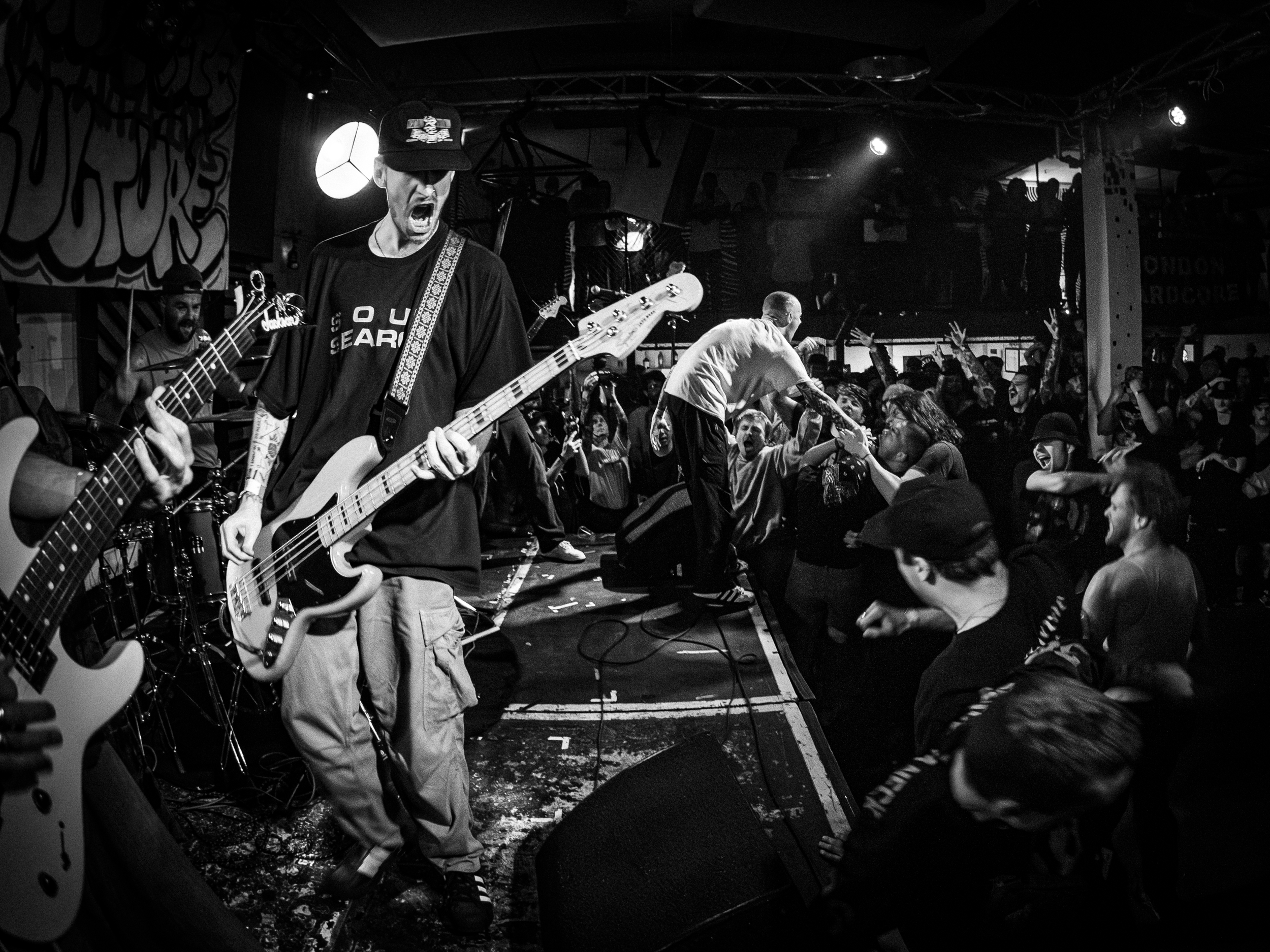 HELLBOUND NO90 LIVE LONDON-P1680413.png