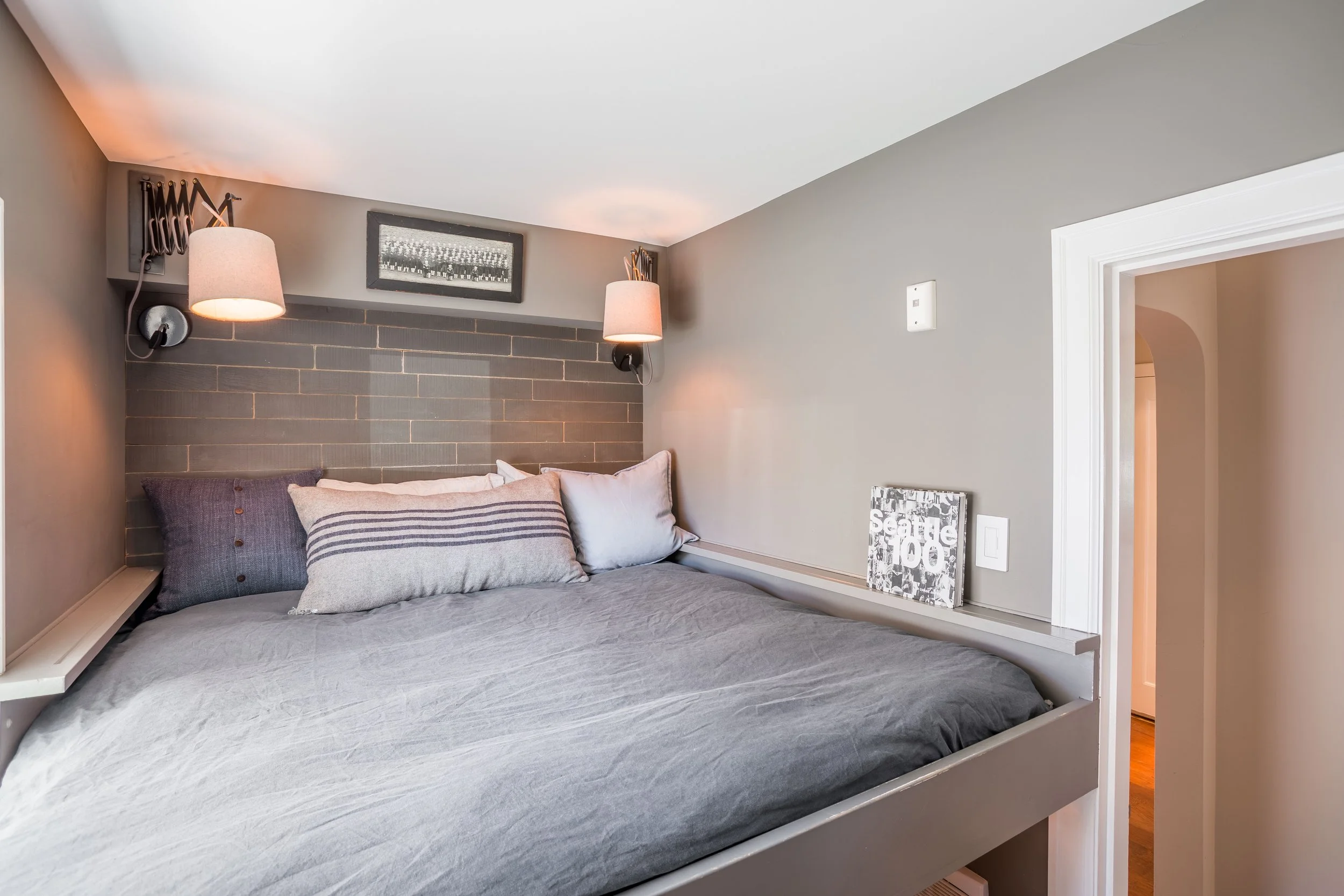 325-Harvard-Avenue-East-#103_16 2.jpg