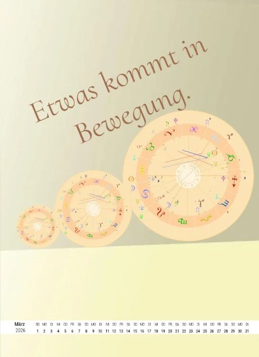 Astrokalender März 2026 mit astrologischen Symbolen und dem Hinweis auf Veränderung und Bewegung
