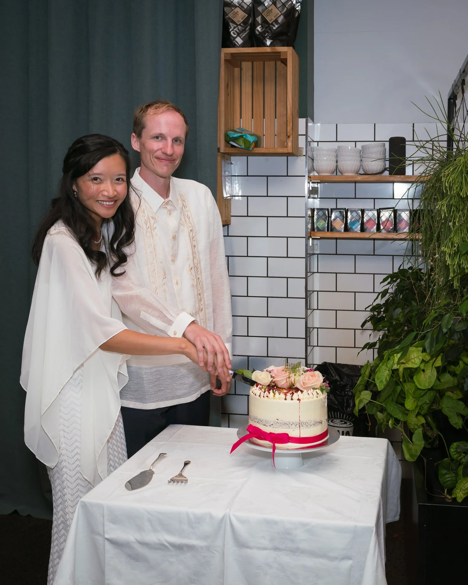 Gel and James cut their wedding cake