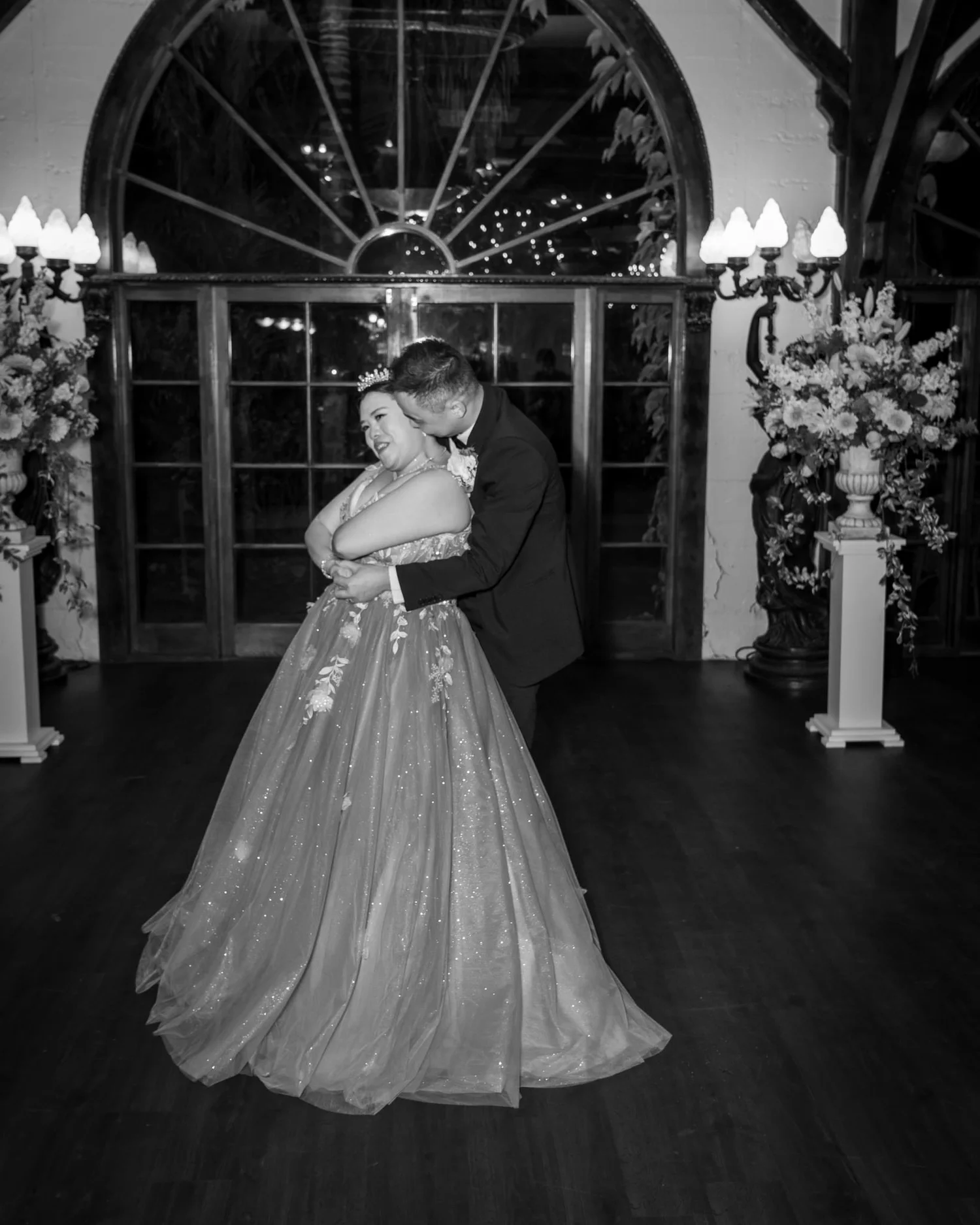 Black and white photo of Stephanie and Jankai's first dance