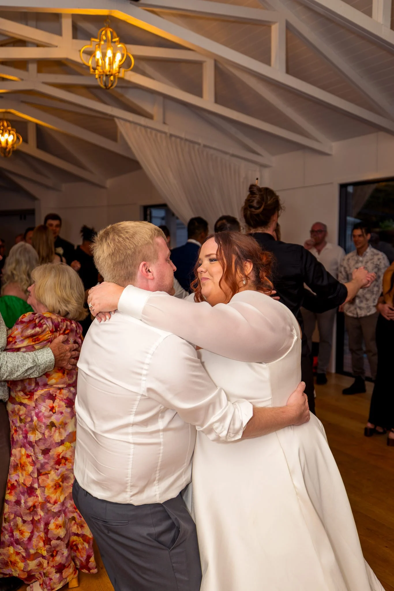 Leah and Warwick hug on the dance floor