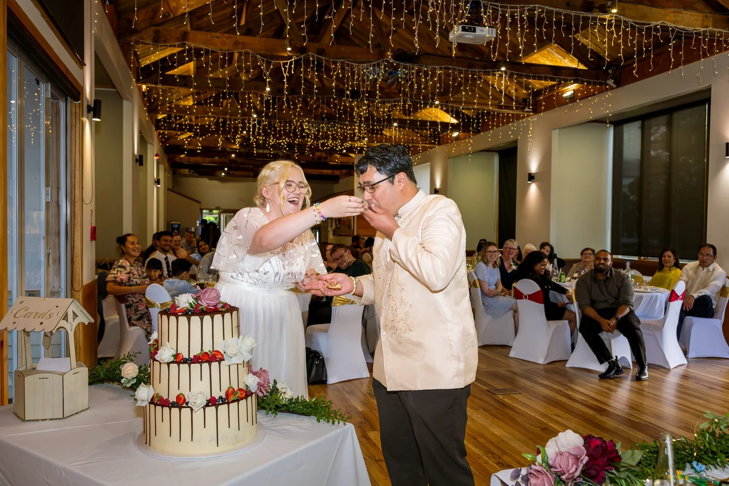 Kirstin and Justin cut their cake at the reception