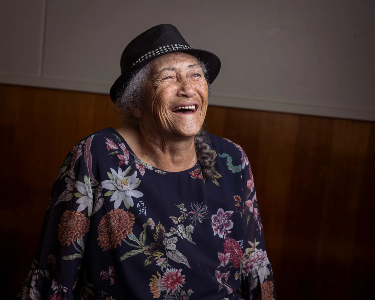 A smiling guest in a hat for an evening portrait