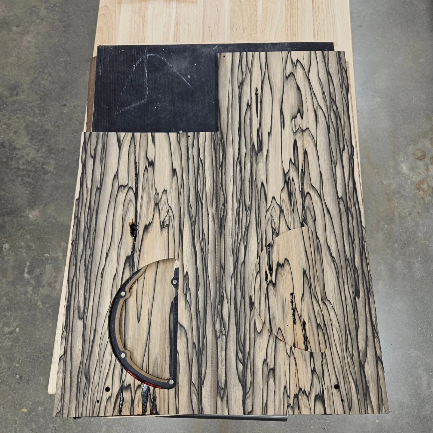 Let's play spot the cover plate 👀 
I can't get over how crazy this palemoon top and back are!

This is the new 5 string Mammoth Bass getting glued up. This thing is going to look so bad ass!

#grogguitars #luthier #luthiery #guitarmaker #customguita