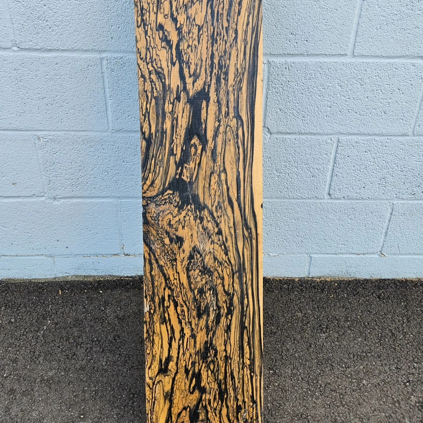 🤯🤯 That's one insane piece of palemoon 🤯🤯 can't wait to get this thing cut up! It's going to make some beautiful guitars and basses.

This beauty came frome @tungwood2002. Make sure to check out his page for some beautiful wood.

#grogguitars #lu