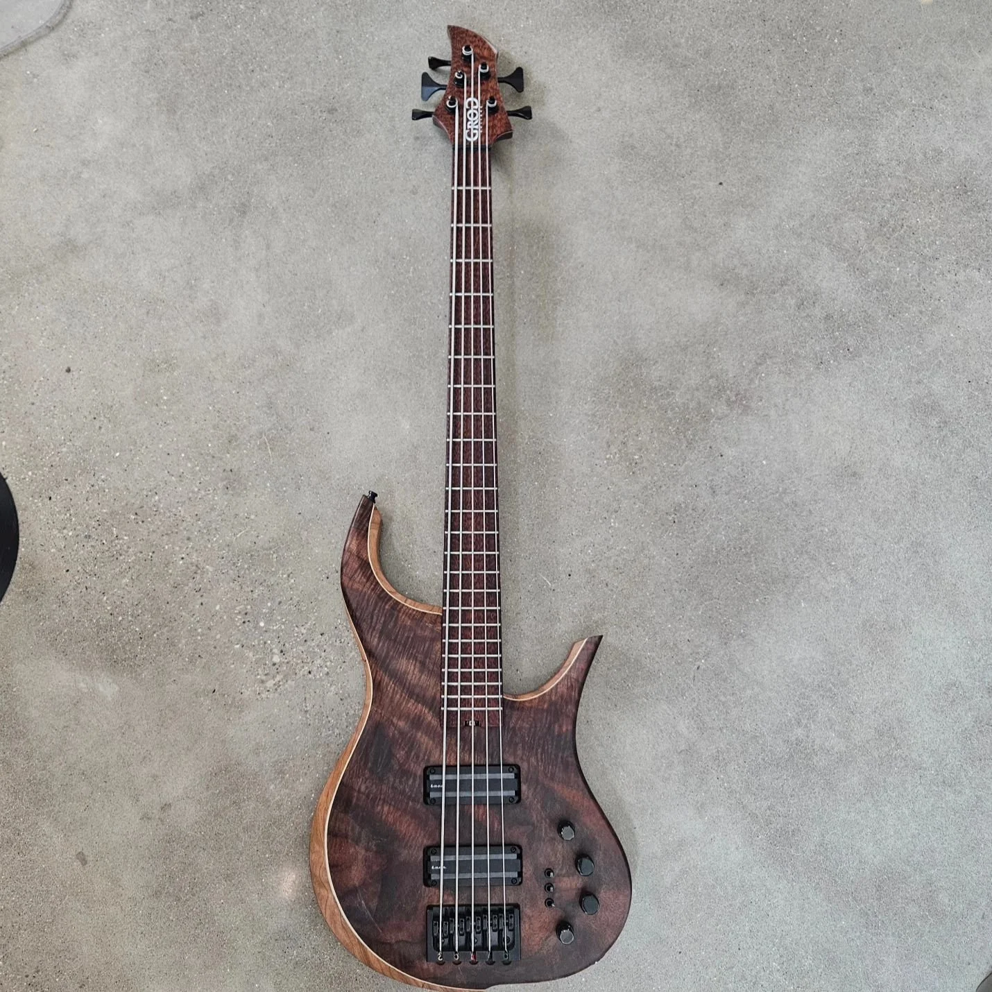 Well, the Walnut Mammoth Bass got itself a new neck. The original neck just did not want to cooperate and set up to my standards, so I decided to make a new neck, and I uped the anti a little bit.

The new neck has a snakewood fingerboard and headsto