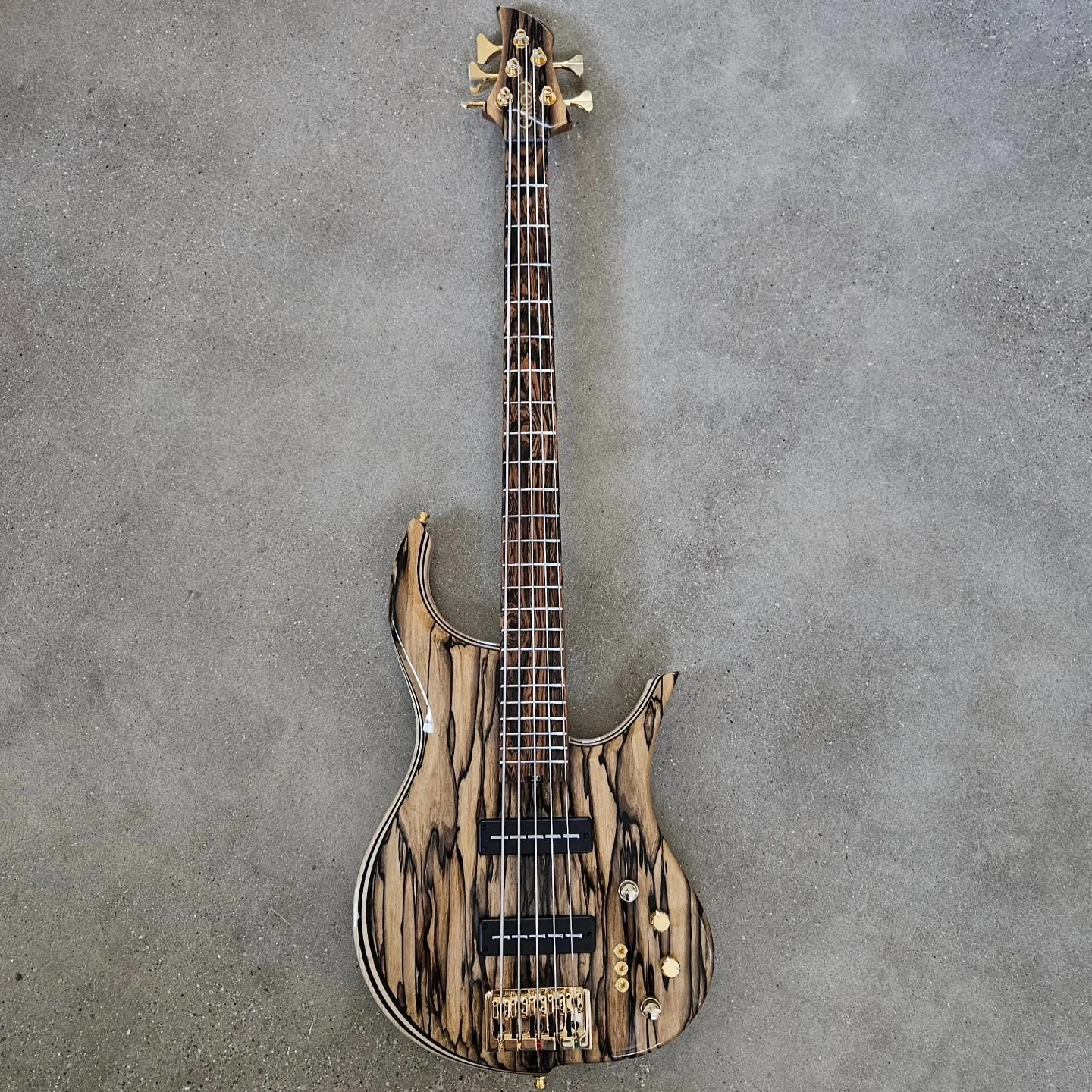 The Mammoth Bass has been perfected! This beautiful instrument is my crowning jewel, until I finish the next one at least. The biggest updates are the magnetic push down coverplate (picture 9) and the Fishman rechargeable battery. This bass also feat