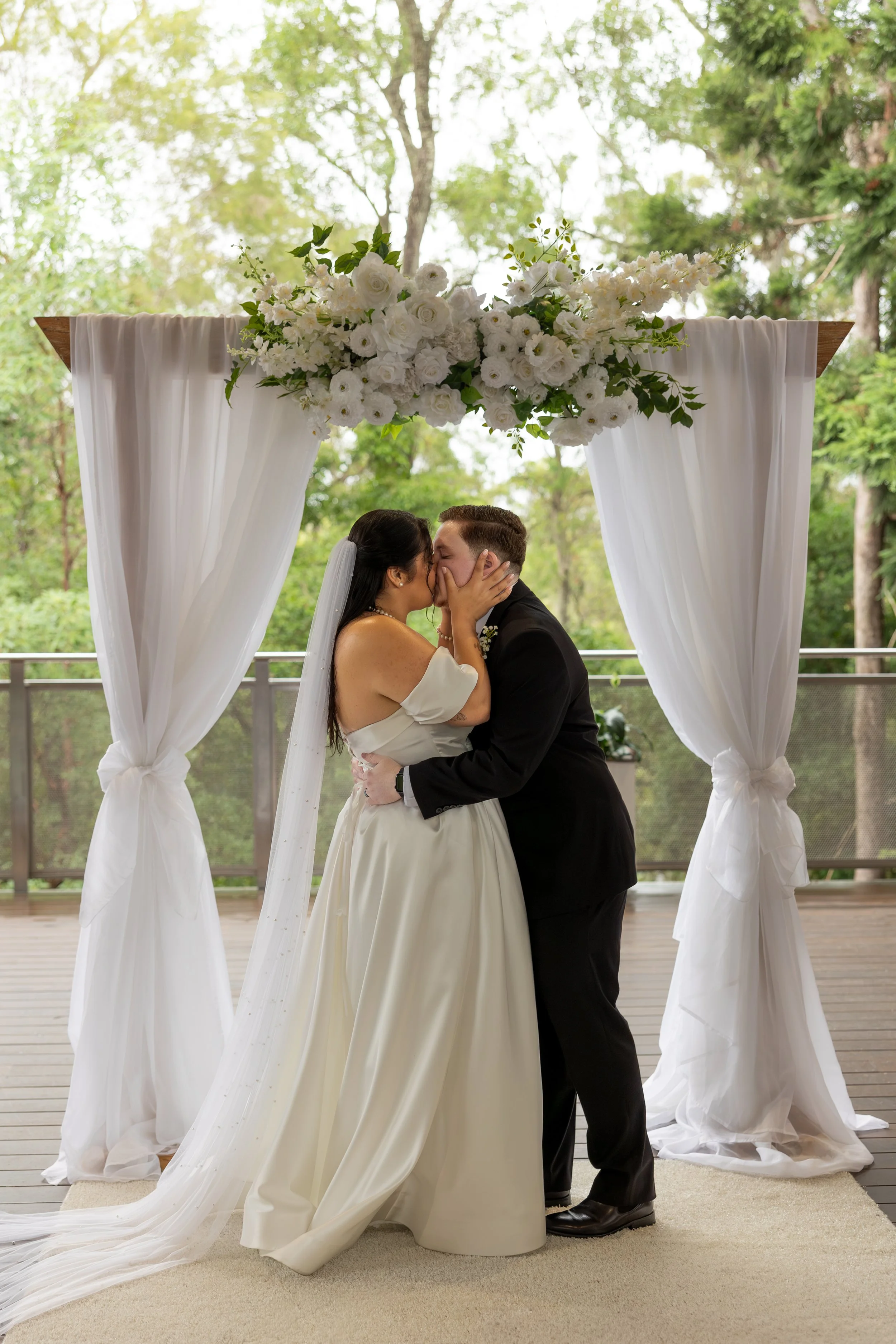 Affordable wedding photographer Brisbane. Wedding at Walkabout Creek Discovery Centre