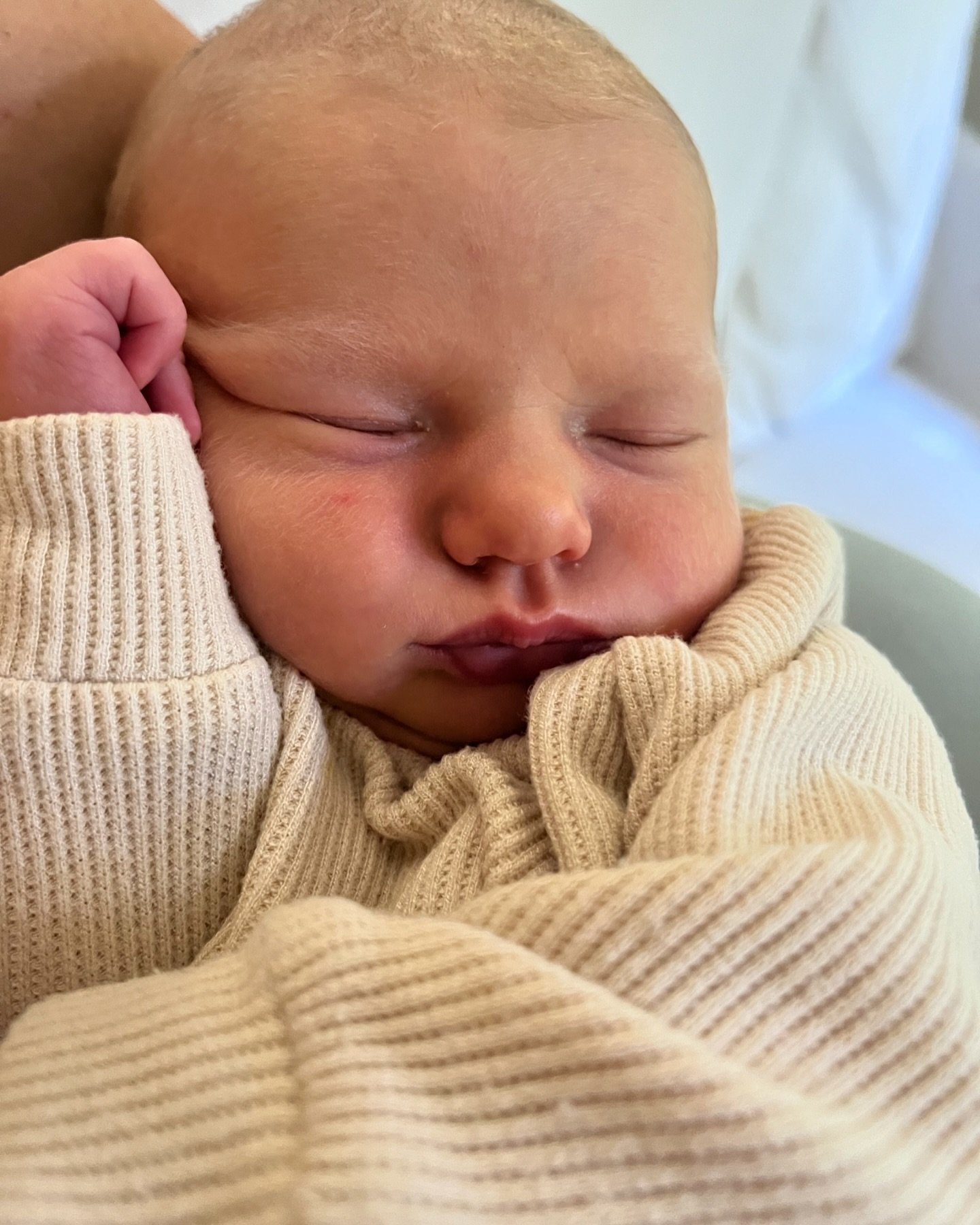 Oona Marie is here!! Our daughter🥹, our Oon-beam✨
She landed fast and fierce at sunset June 27th with the moon in Pisces, just like me and my maternal grandmother Marie.  We welcomed her into the comfort and trust of our family, just the 3 of us in 