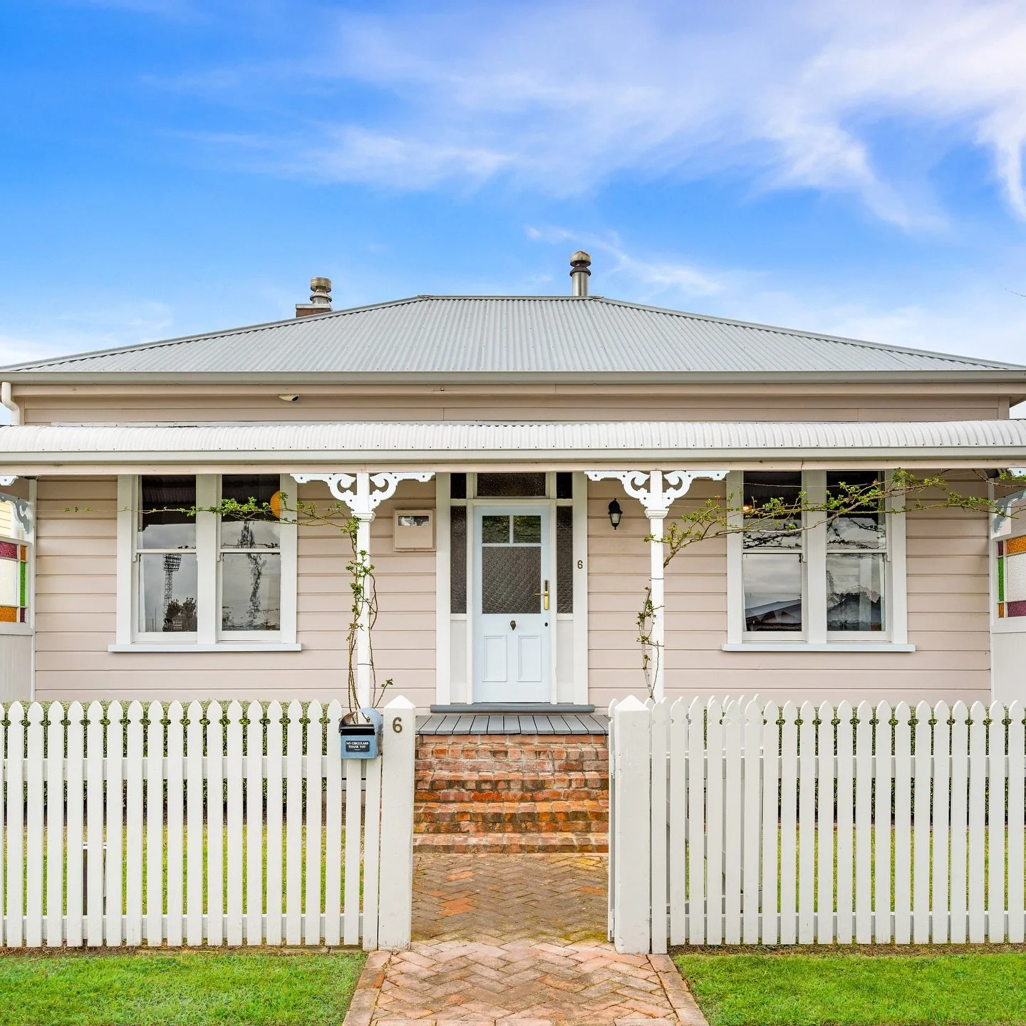New listing 
6 Ashridge Road, Napier South

Details 
&bull; 2 bedrooms
&bull; 1 living
&bull; 278 (more or less) land area
&bull; 90 (more or less) floor area