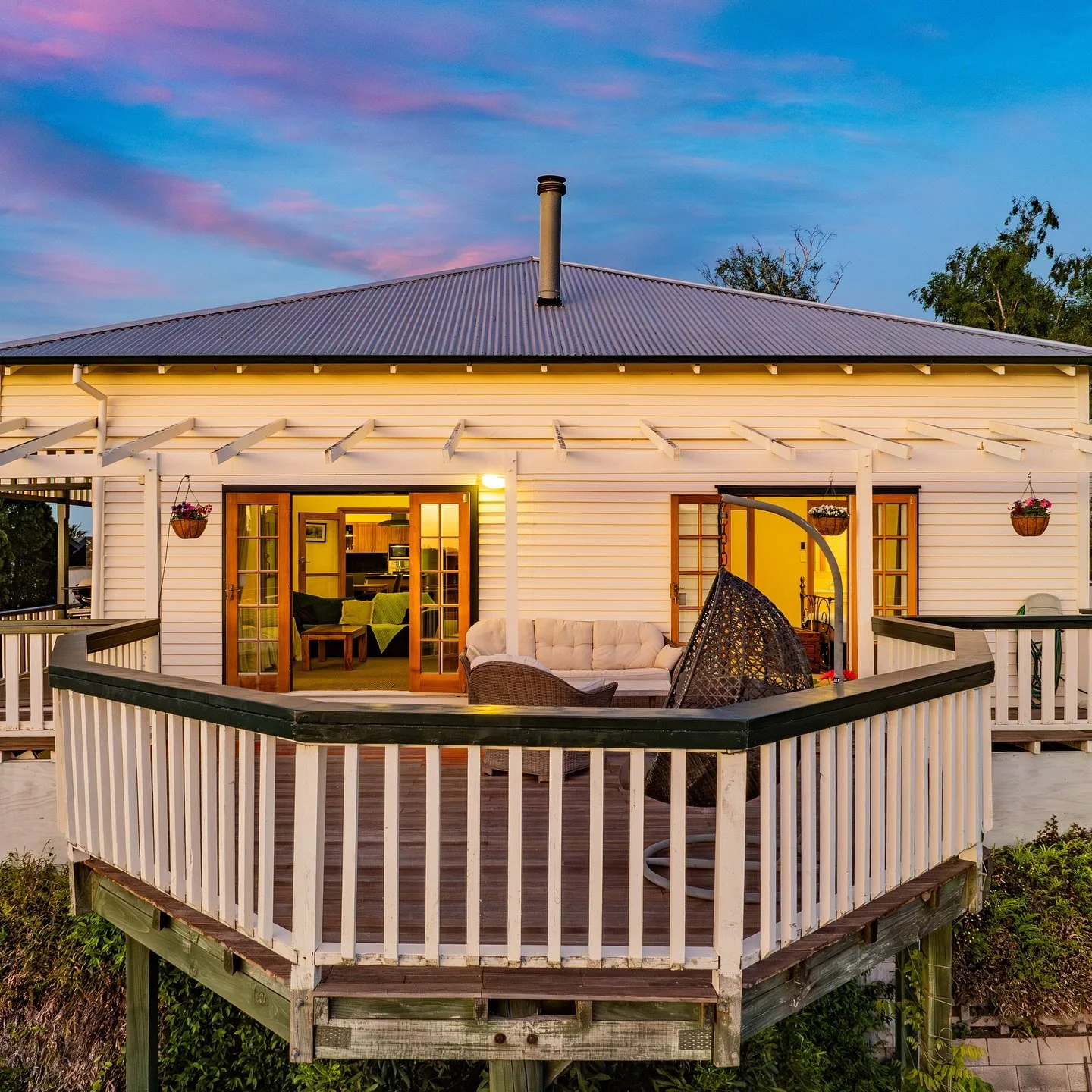 New listing
7 Lucy Road, Bluff Hill

Details 
&bull; 4 bedrooms 
&bull; 1 living
&bull; 824 (more or less) land area
&bull; 190 (more or less) floor area