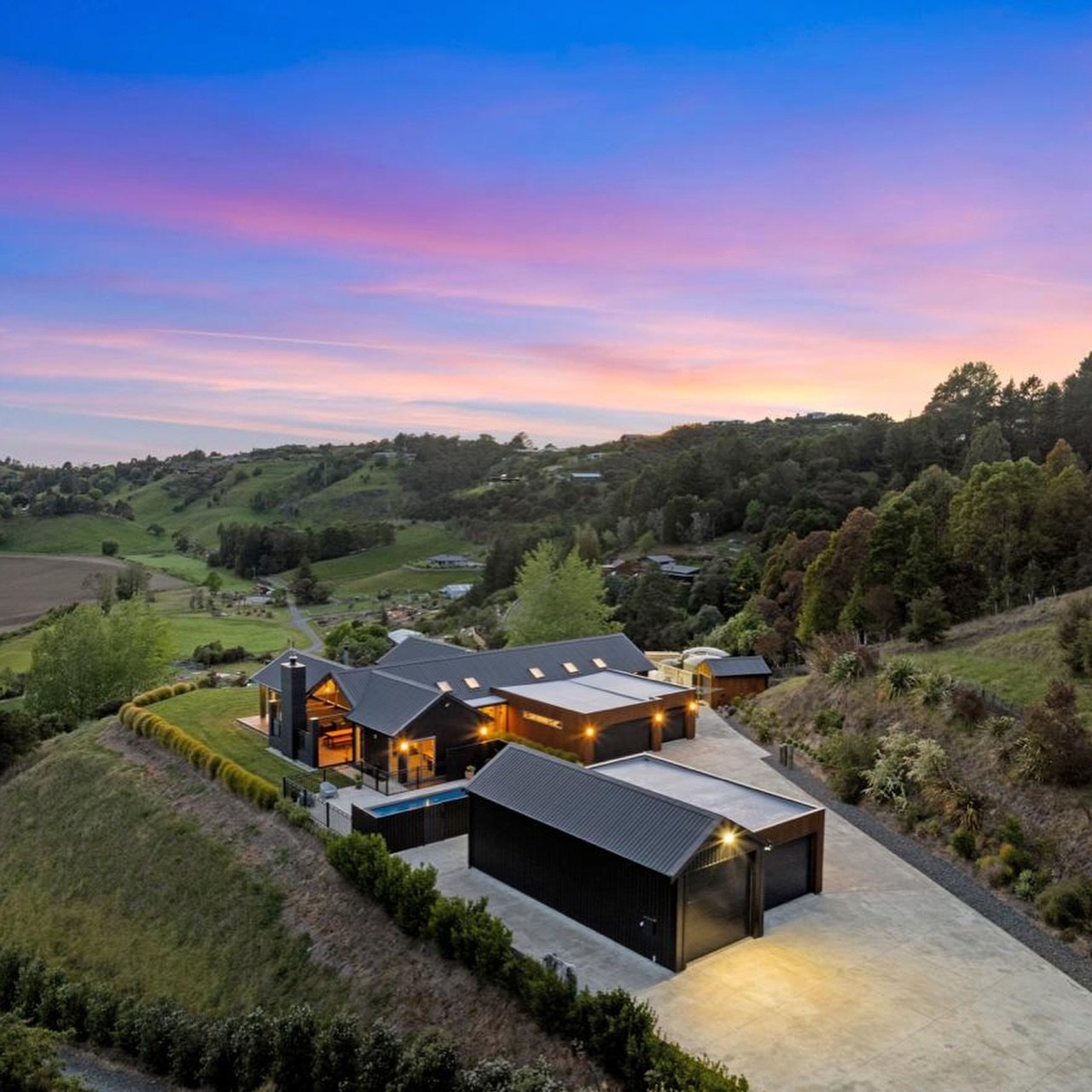 New listing 
19 Eskdale Drive, Bay View

Details 
&bull; 4 bedrooms
&bull; 2 living 
&bull; 2 bathroom 
&bull; 3,110 (more or less) land area
&bull; 320 (more or less) floor area