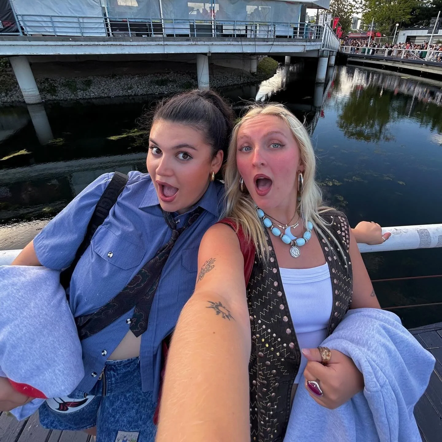 live music, karaoke, poetry, playwriting, new friends, old friends, brothers, silly chats, shopping, sunshine, &amp; selfies. first summer in the city as a grown up and livin&rsquo; large 😎☀️