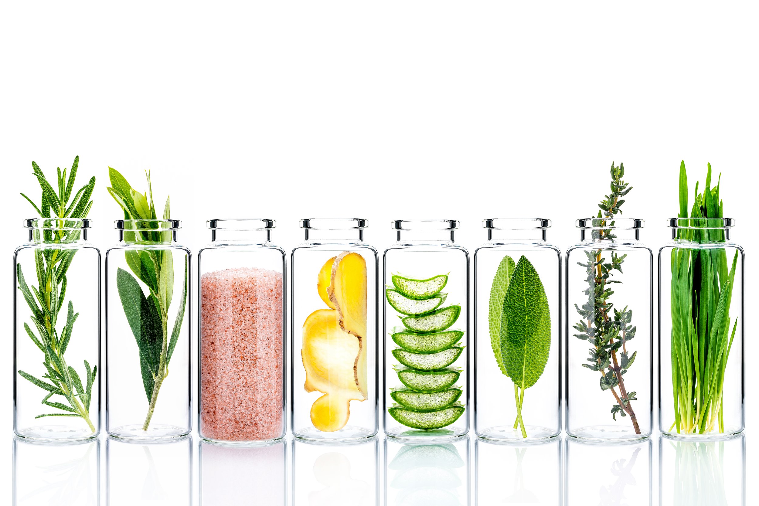 vecteezy_alternative-skin-care-in-glass-bottles-isolate-on-white_2272588.jpg