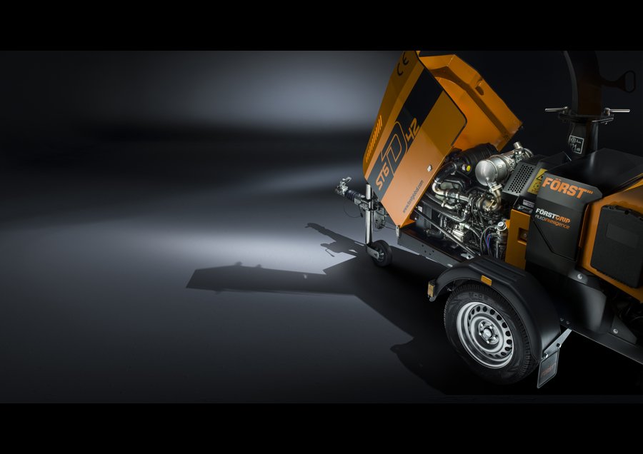 Forst - D42 woodchipper in studio