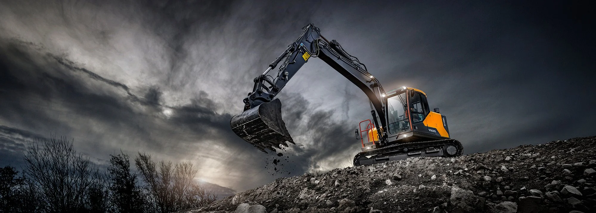 14 Ton volvo excavator digger working