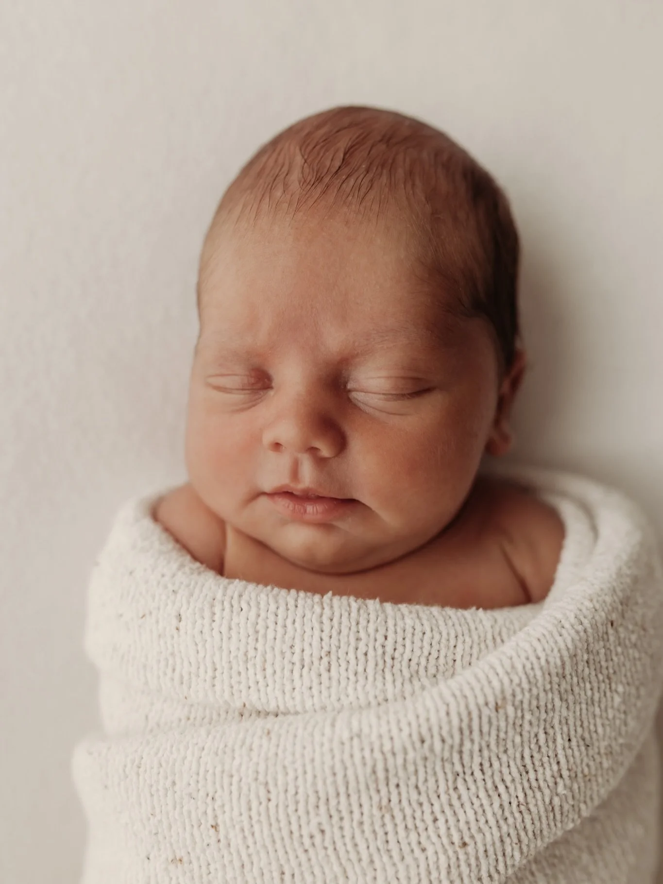 Capturing beautiful little Willow and this lovely, growing family. So grateful to welcome them into the studio for the third time. It&rsquo;s always so special watching your families flourish 🕊️

&bull;

&bull;

&bull;

&bull;

&bull;

#kentphotogra