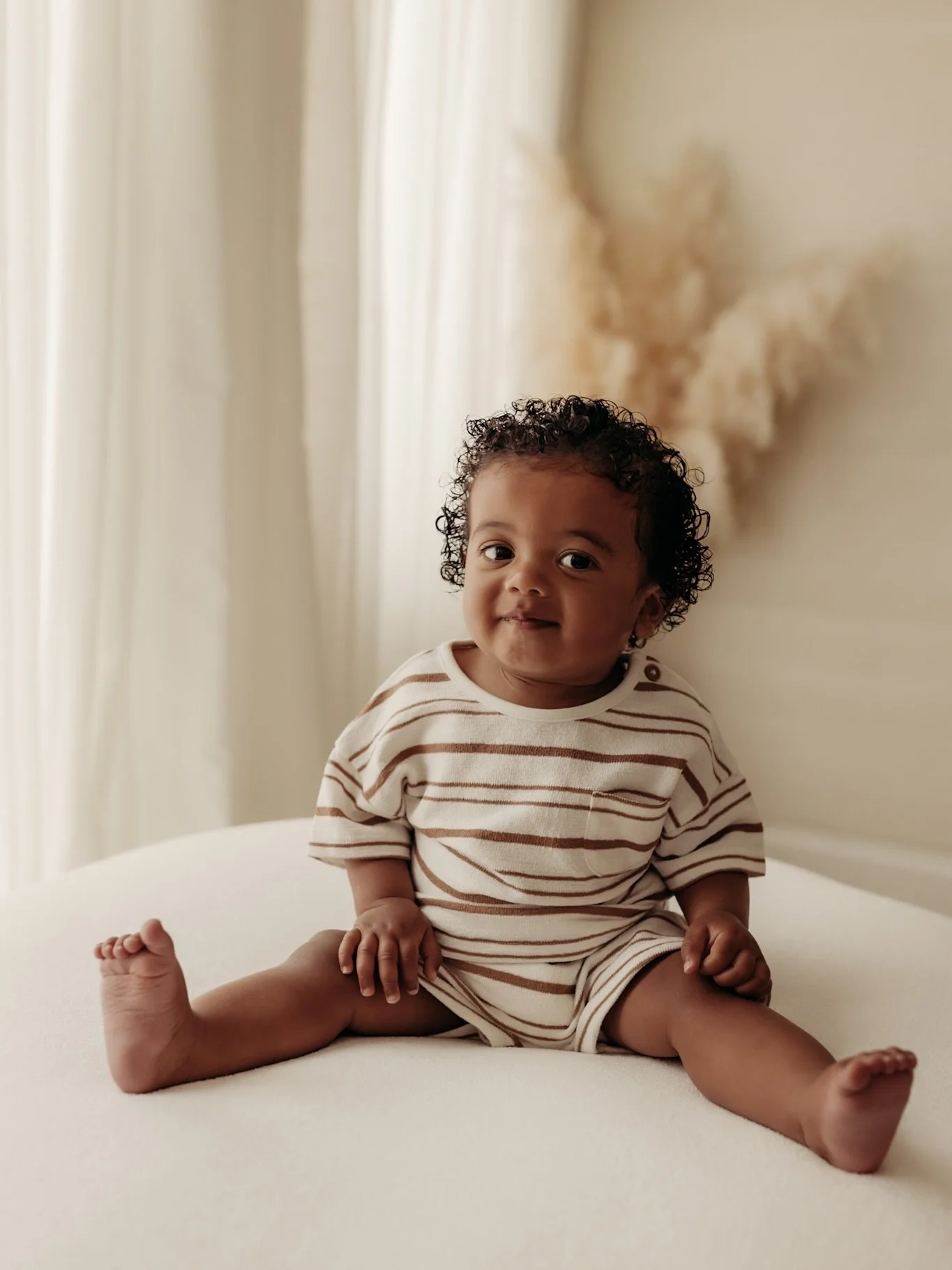 Oh darling boy, your smile lit up the room 🥹

&bull;

&bull;

&bull;

&bull;

&bull;

#kentphotographer #southeastphotographer  #newbornphotographer #familyphotographer #portraitphotography