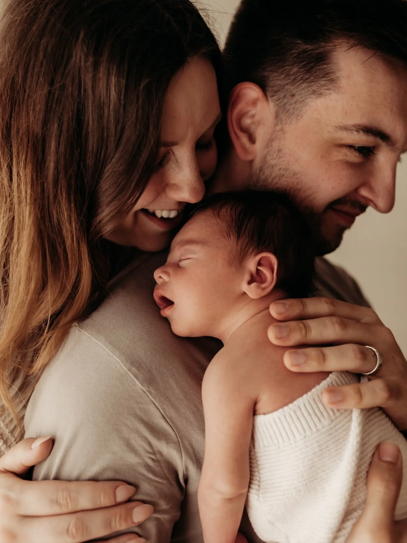 It&rsquo;s a love you just can&rsquo;t explain. 🥹 

Wishing you all the most magical Christmas with your families. Warms my heart seeing all your posts, precious memories and wholesome traditions unfolding. Enjoy every minute and mama&rsquo;s, remem