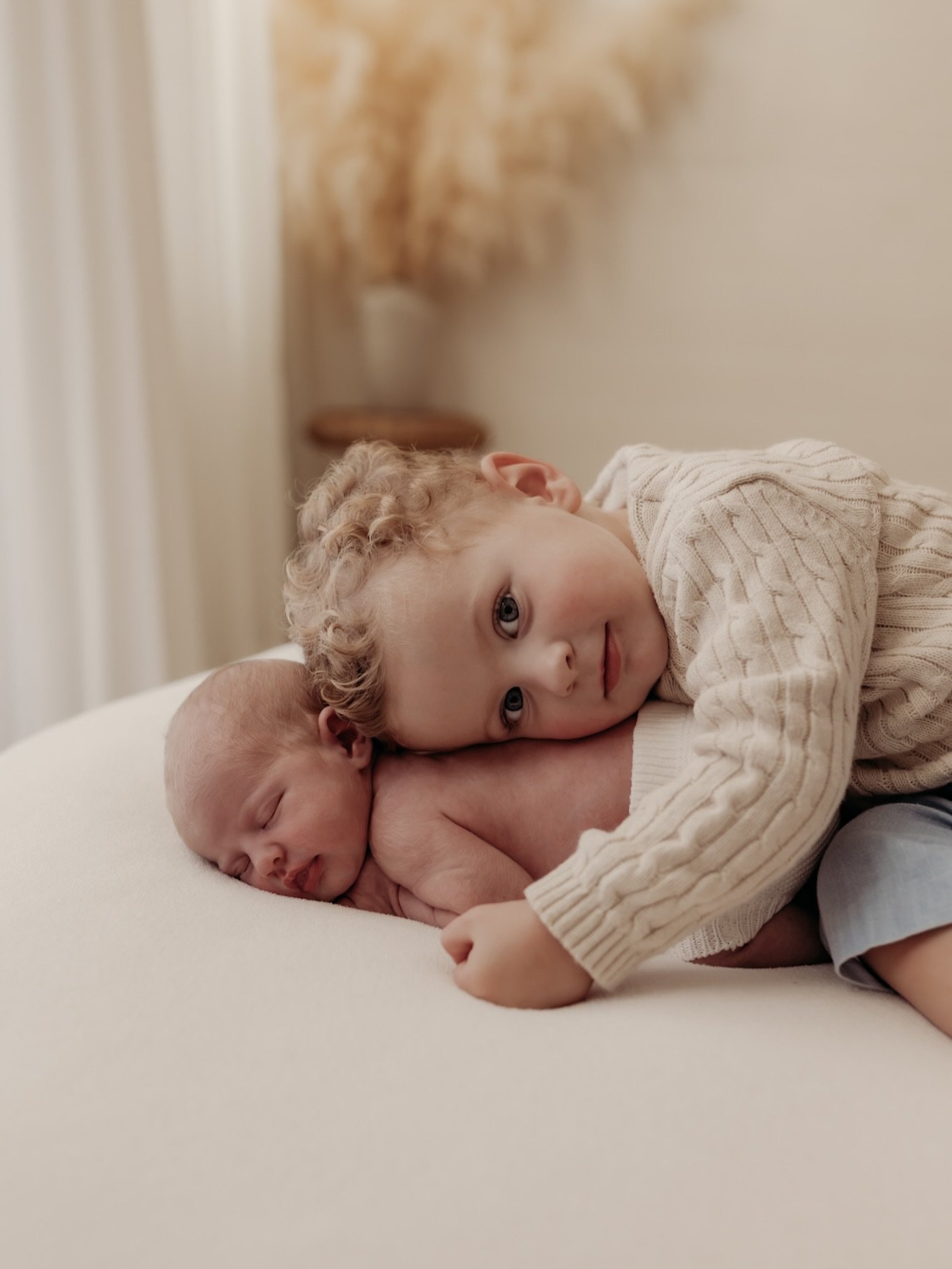 I first photographed him as a newborn and now I get to capture him becoming a big brother. Sweetest full-circle moment with this lovely family. 🥹

&bull;

&bull;

&bull;

&bull;

&bull;

#kentphotographer #southeastphotographer  #newbornphotographer