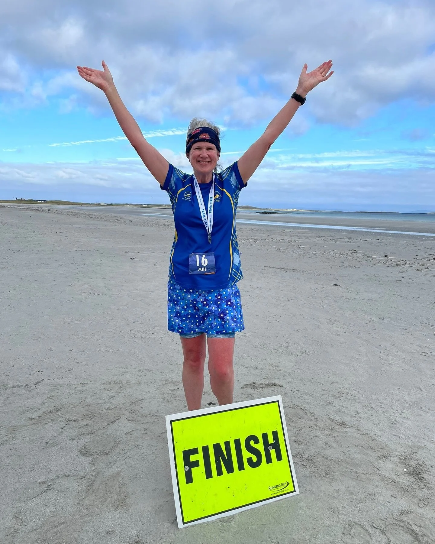 There was so much action last weekend, that it’s taken us days to catch up!
Ever heard of the couch-to-ultra plan? 🤣 Well, that’s what Wildheart athlete Alli did, and successfully completed the Tiree Ultra last weekend.
Coach @ultrakaz