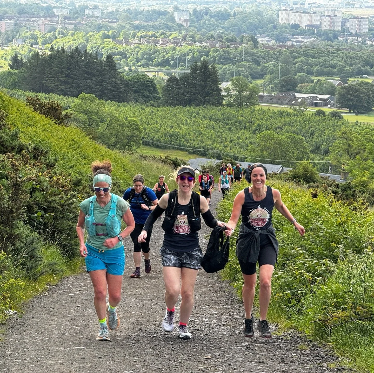 Join our social Birthday run on Saturday, November 23! Celebrate Wildheart Runners’ first anniversary with a two hour trail run from Balmaha (9am start) Followed by cake and hot drink at @oaktreeinn 
Worried about coming along? Swipe and read