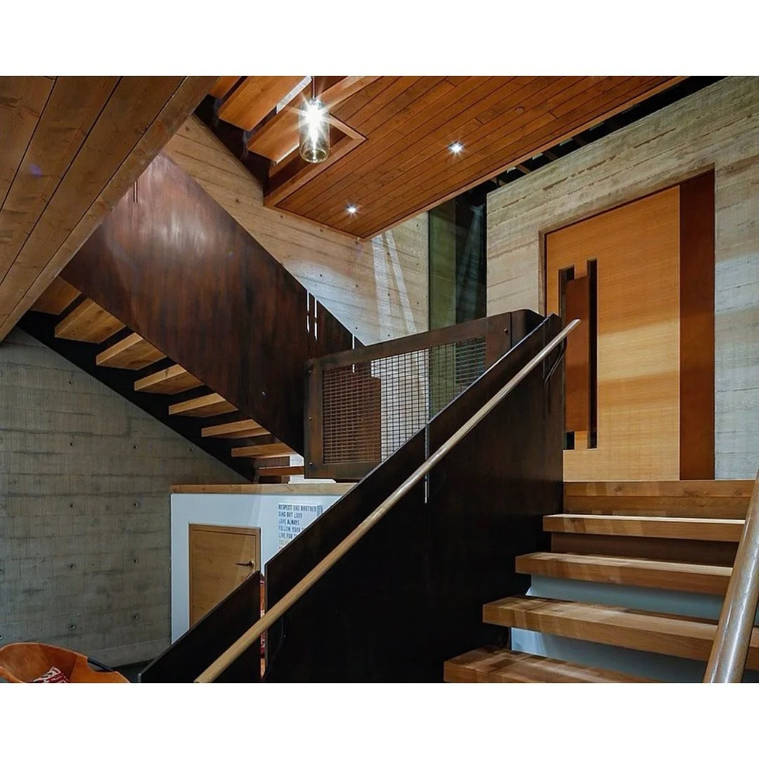 One step ahead.

- Kadenwood

Hakwood wrapped stair treads, floating between bronze patinaed raw plate steel stringers. 

Architect @openspacearchitecture 
Stairs @burrardmechanical 
Photography @emaphotographi
Project / site management @suger.custom